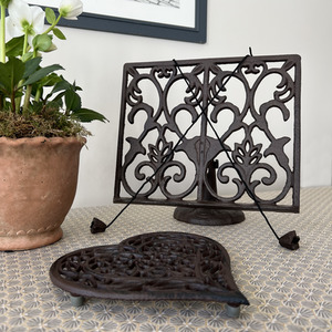 Cast Iron Heart Shaped Trivet