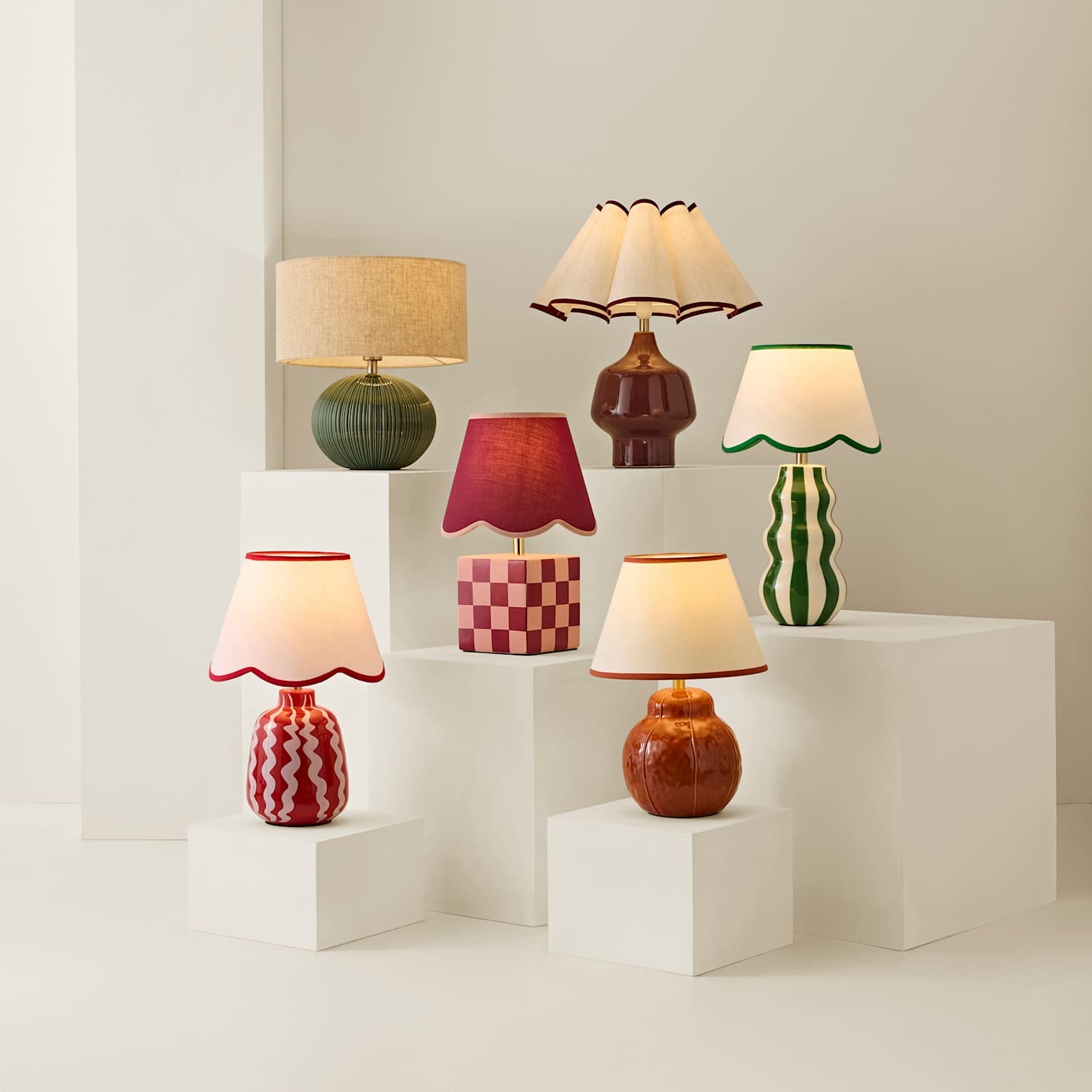 Valuelights Katy Wiggle Stripe Table Lamp With Scallop Shade - Pink / Yes - Image 4