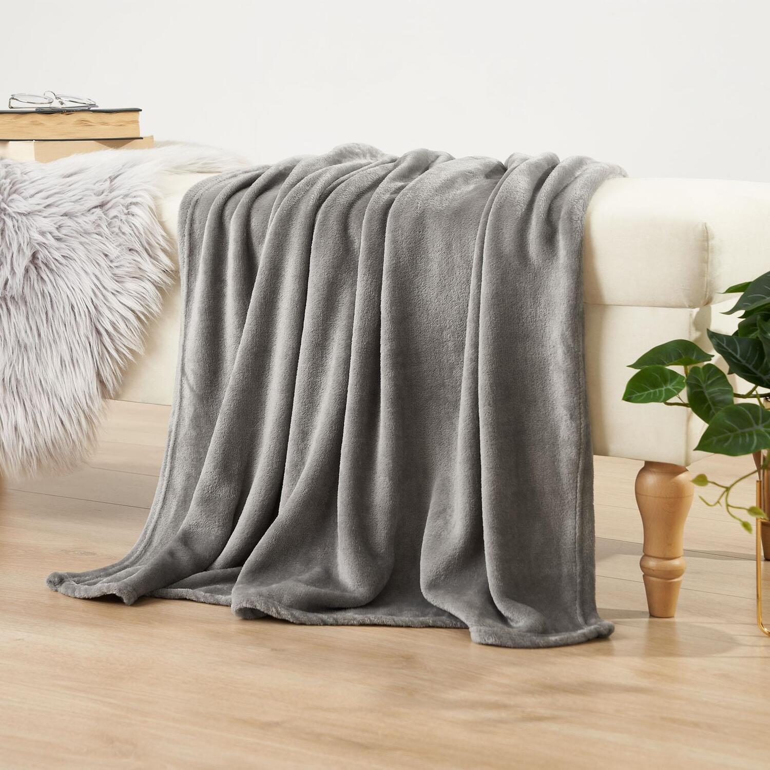 Super Soft Fleece Blanket - Grey / Machine Wash at 30 degrees / 200cm / Small - 120 x 150cm