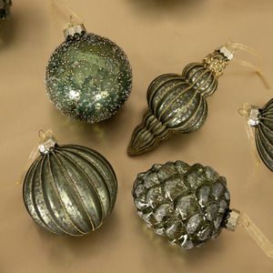 Charles Bentley Set of 12 Green Glass Christmas Baubles