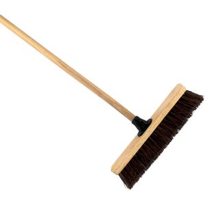 16-Inch Bassine Broom with Wooden Handle - Robust Outdoor Sweeper
