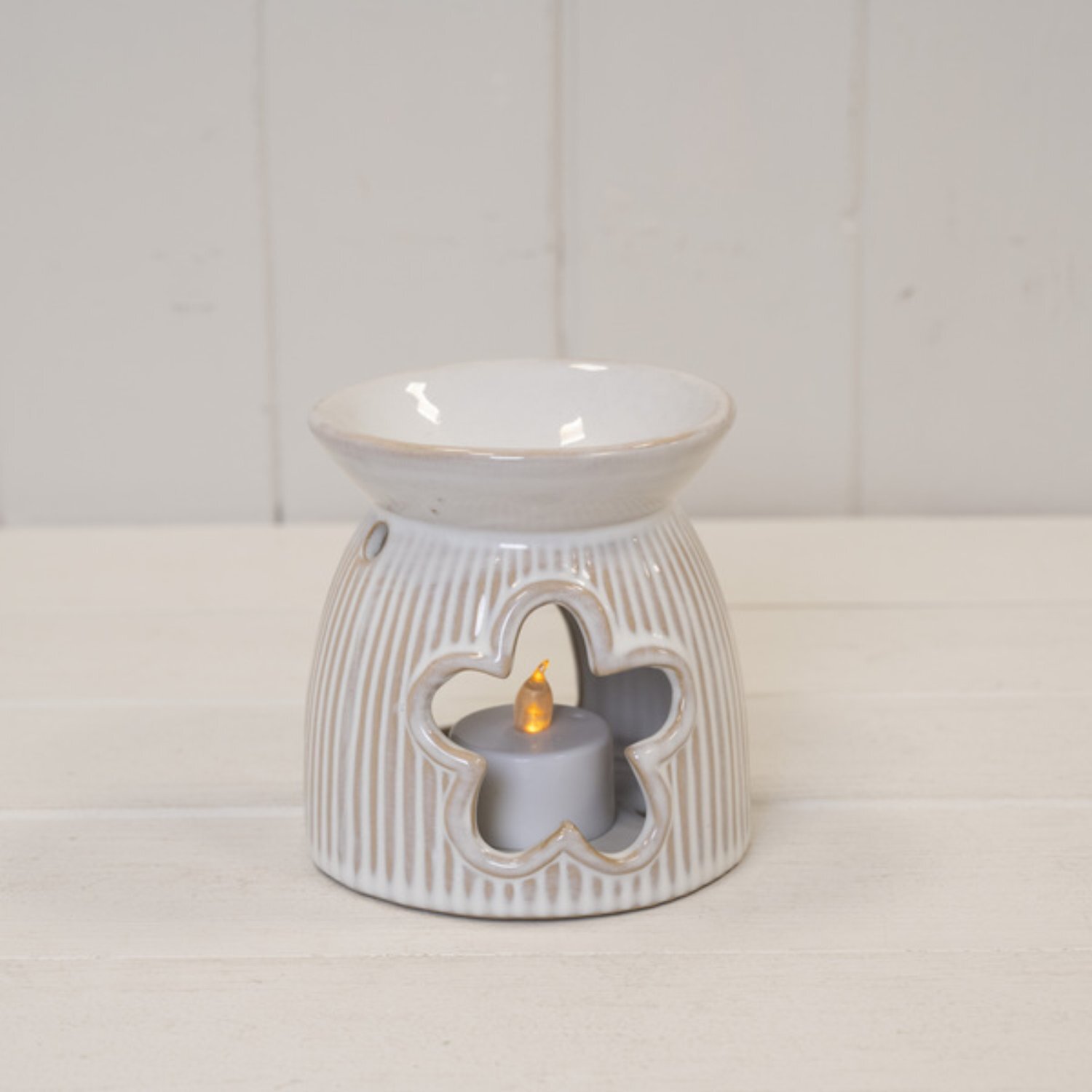 Kdmd Natural Ceramic Oil Burner With Cut Out Flower Detail