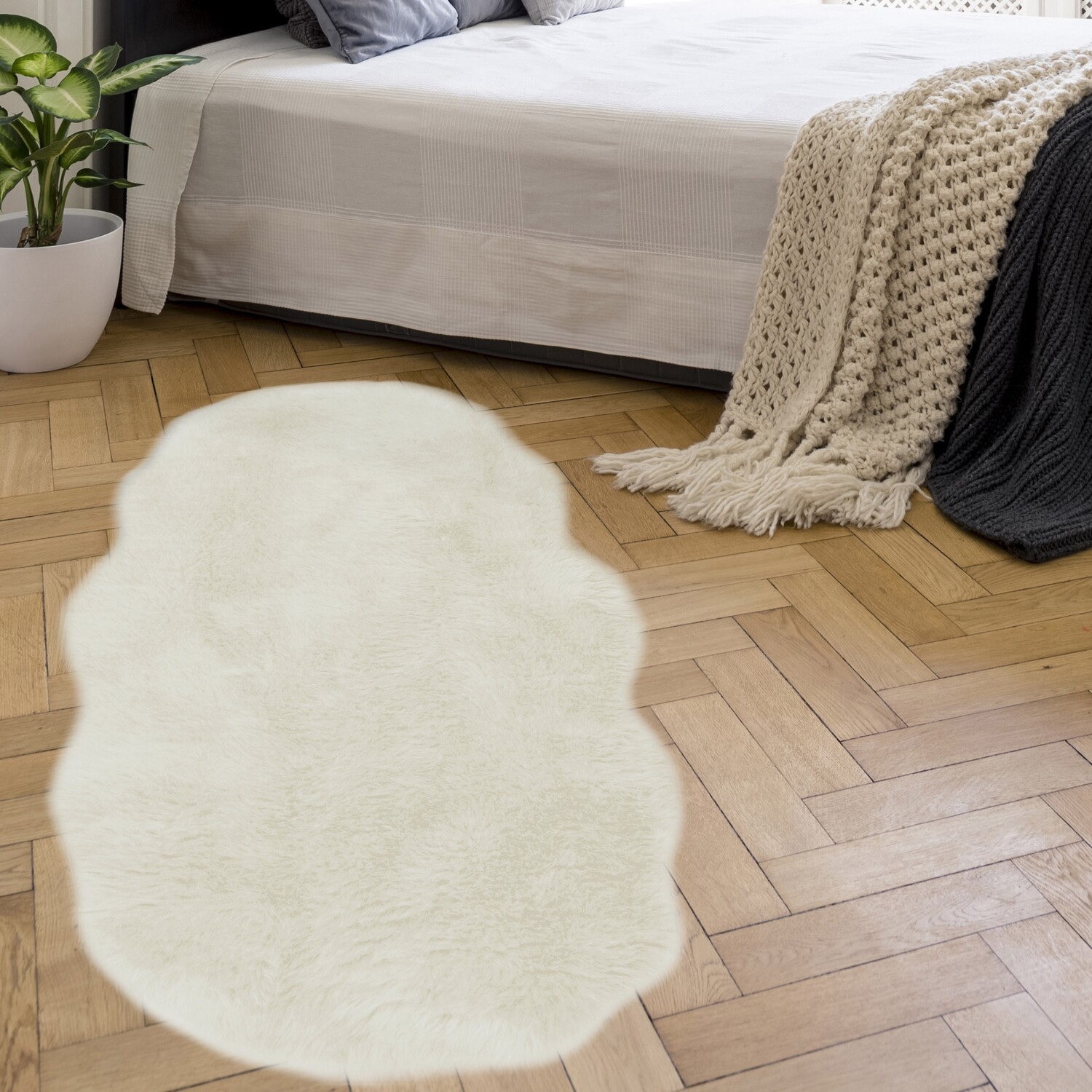 The Rug Wholesaler - White Cosy High Pile Faux Fur Sheepskin Rug - Kinsale - White / 133cm thumbnail
