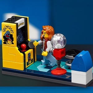 LEGO Icons Pac-Man Arcade Machine