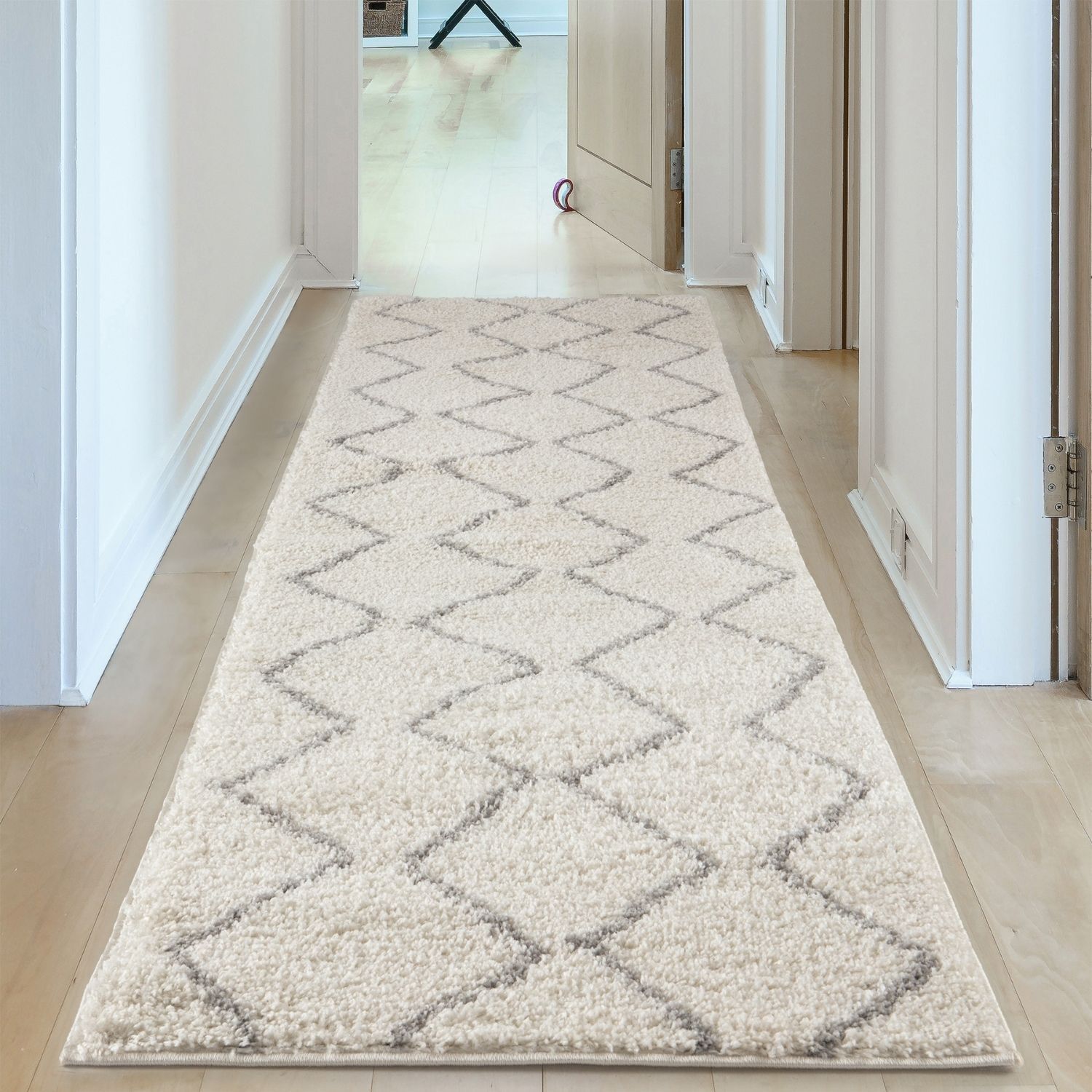 The Rugs Moroccan Diamond Trellis Design Shaggy Runner - Ivory-Grey / 300Cm