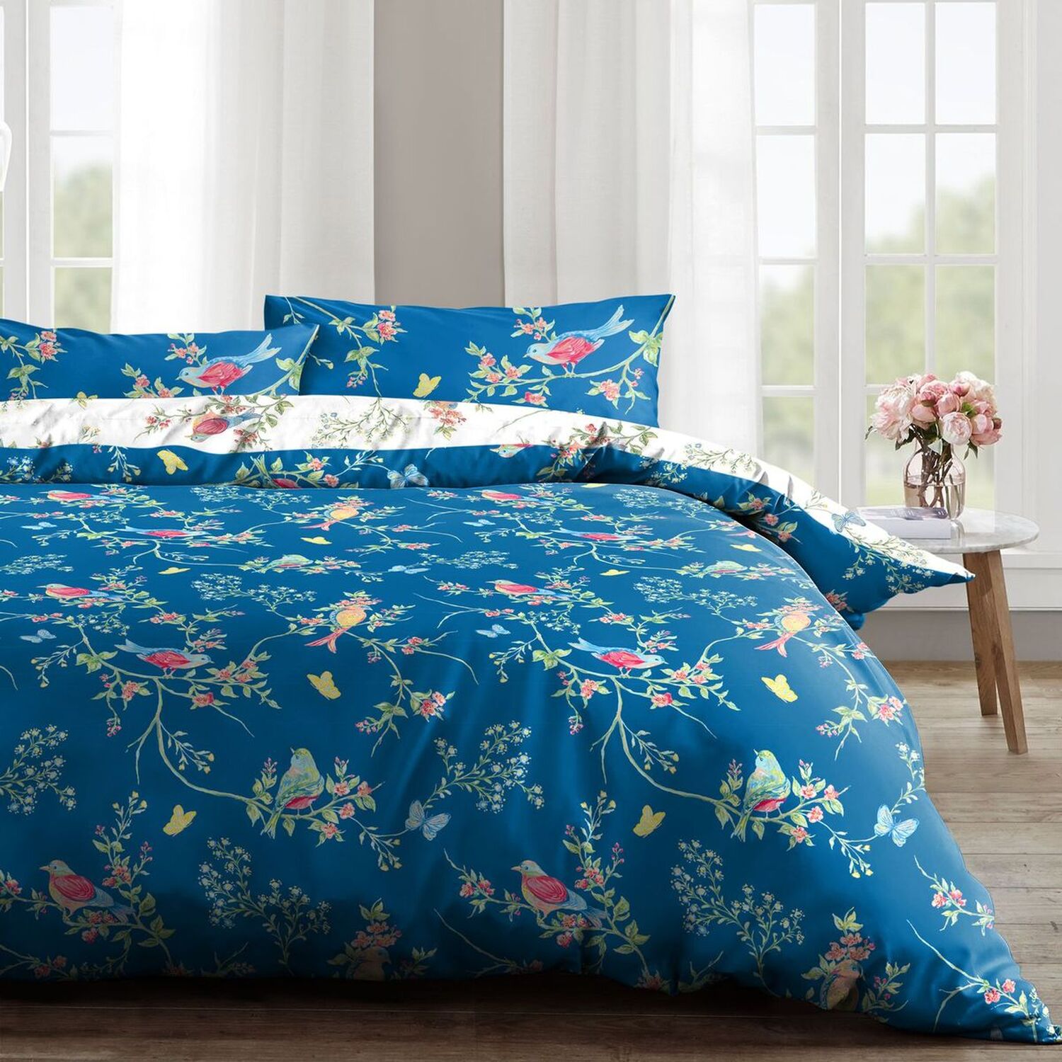 Delicate Birds Floral Reversible Duvet Set - Navy or White / King