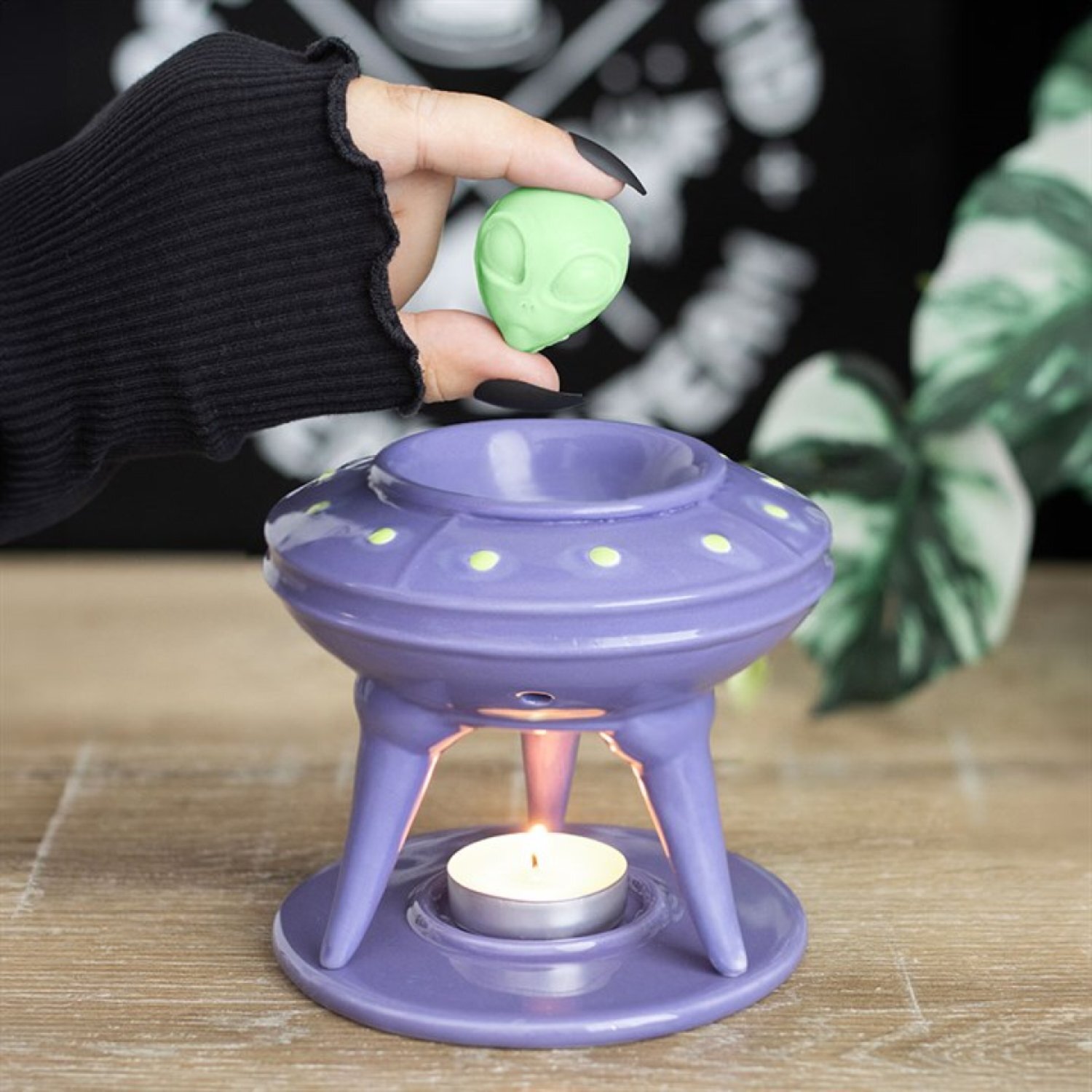 UFO Wax Burner with Lime Alien Wax Melts Fun Home Fragrance Decor - Lavender
