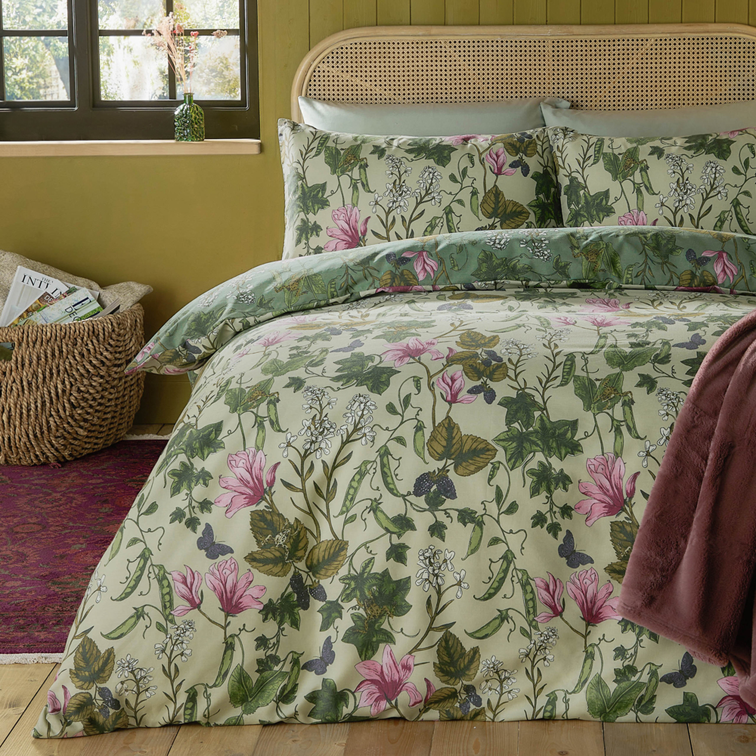 Mystic Berry Floral Reversible Duvet Cover Set - Green Single