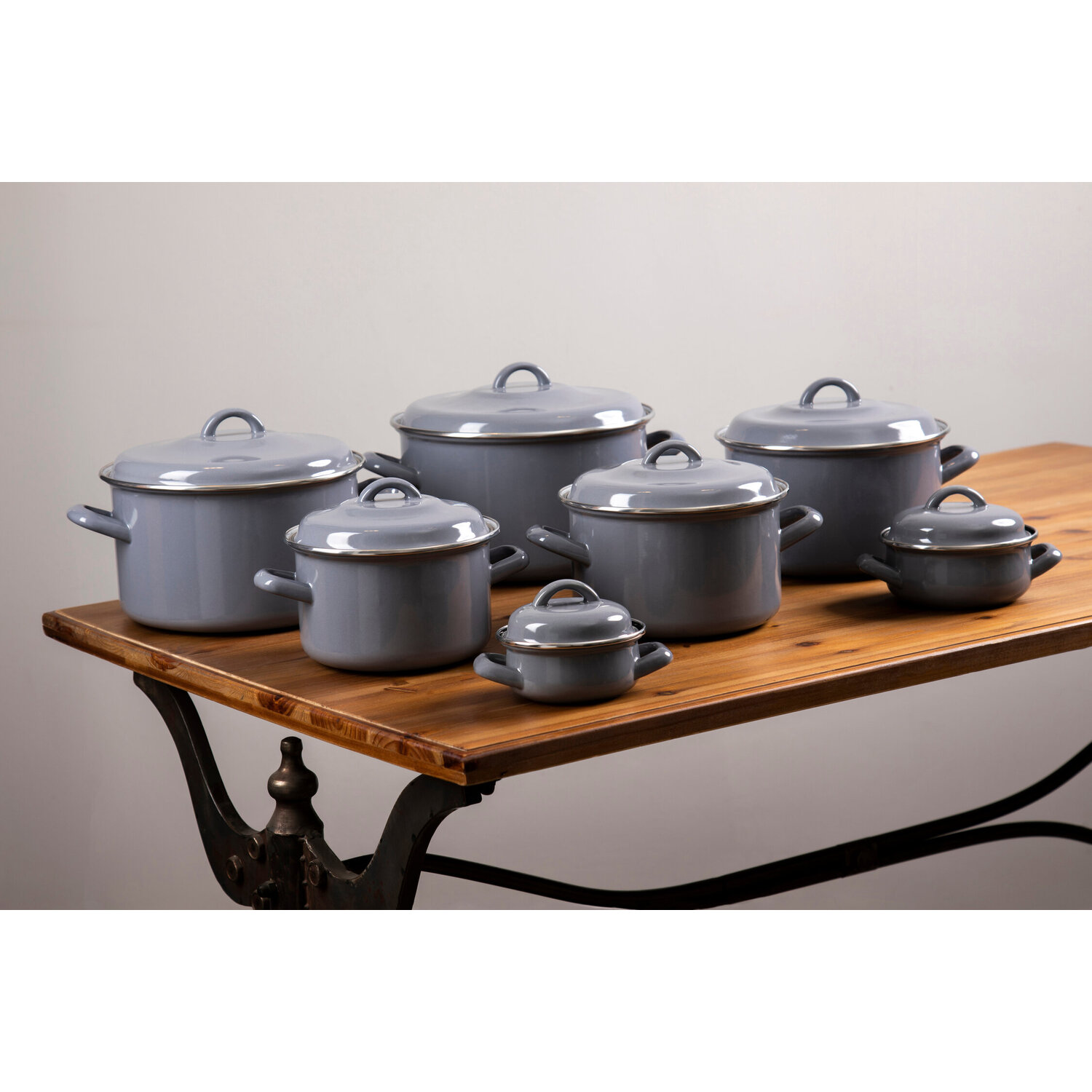 Porter Grey Enamel 22cm Casserole Dish - Black