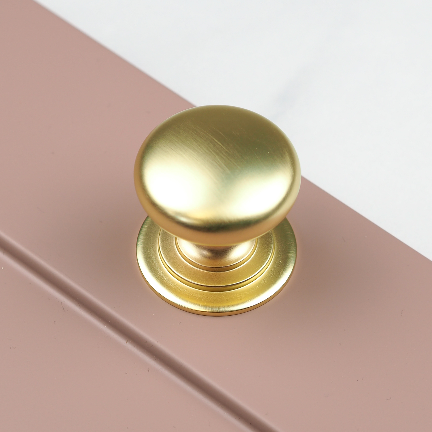 Handle & Home Classic Stepped Rose Round Knob - Brushed Brass / 42Mm