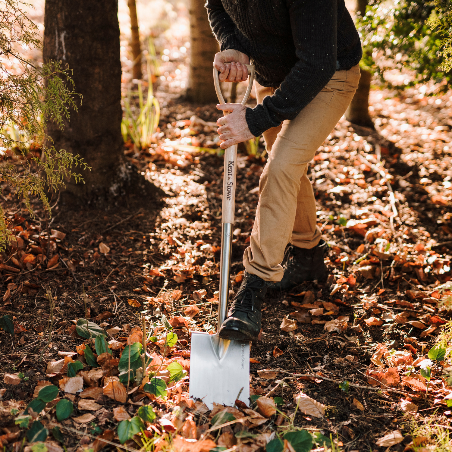 Kent & Stowe Stainless Steel Digging Spade - Rust Resistant - Ash Wood Handle - Extra Large - Image 6