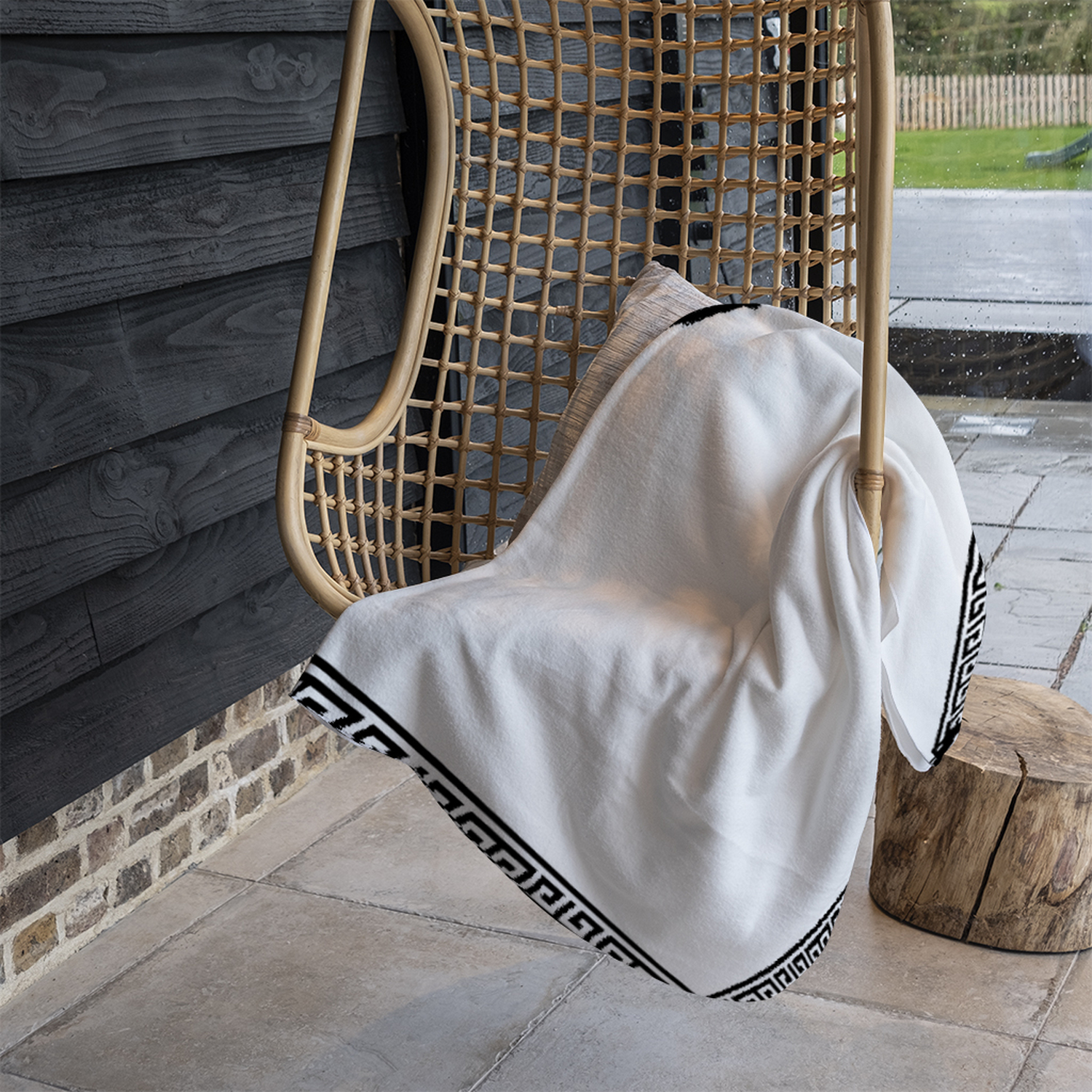 Greek Key Border Frame Blanket - Black