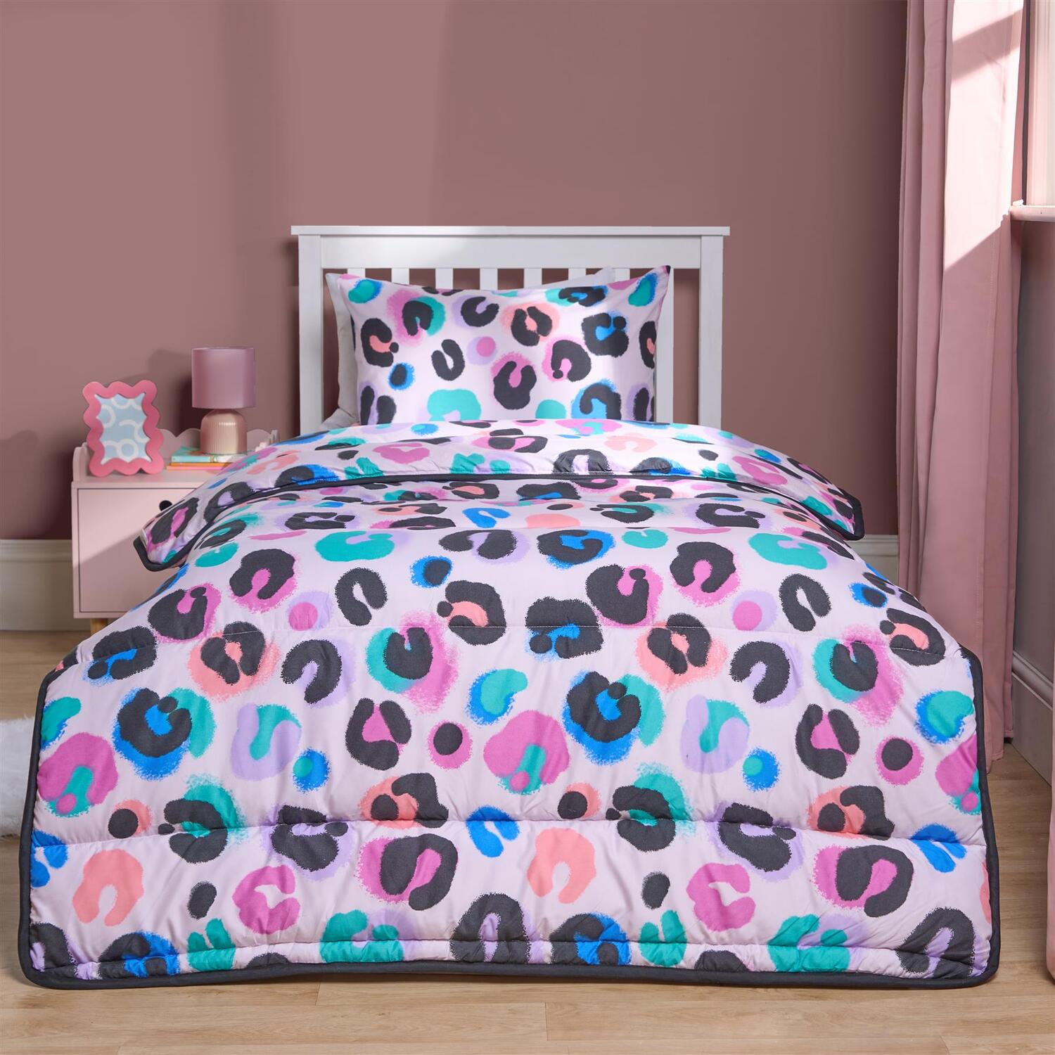 Ohs Leopard Coverless 10.5 Tog Duvet Set - Multi