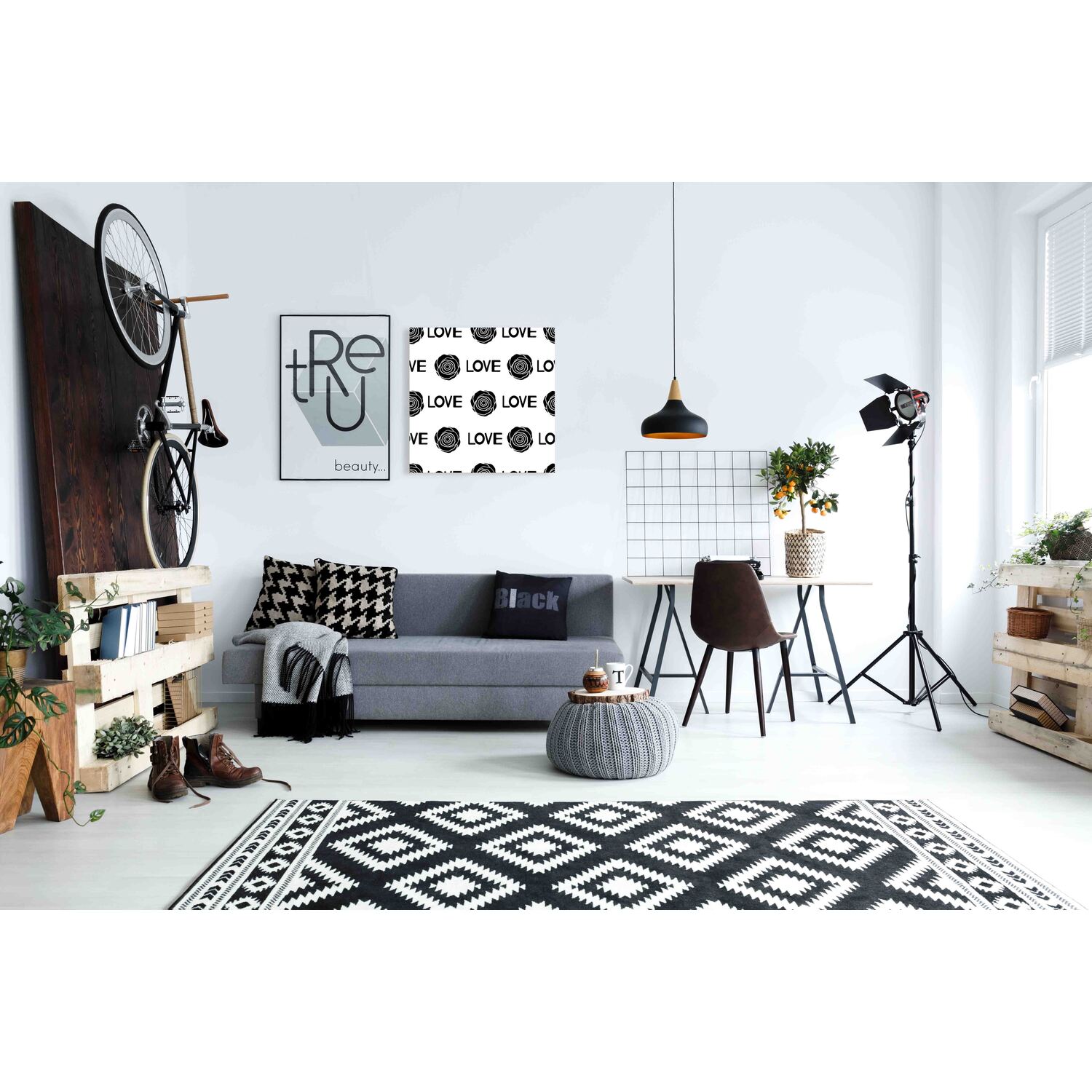 'Love Black Roses' Graphic Art on Canvas - Black / 101cm / 127cm
