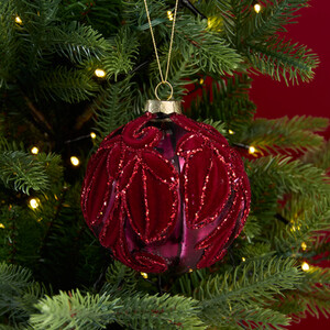 Traditional Velvet Detail Bauble