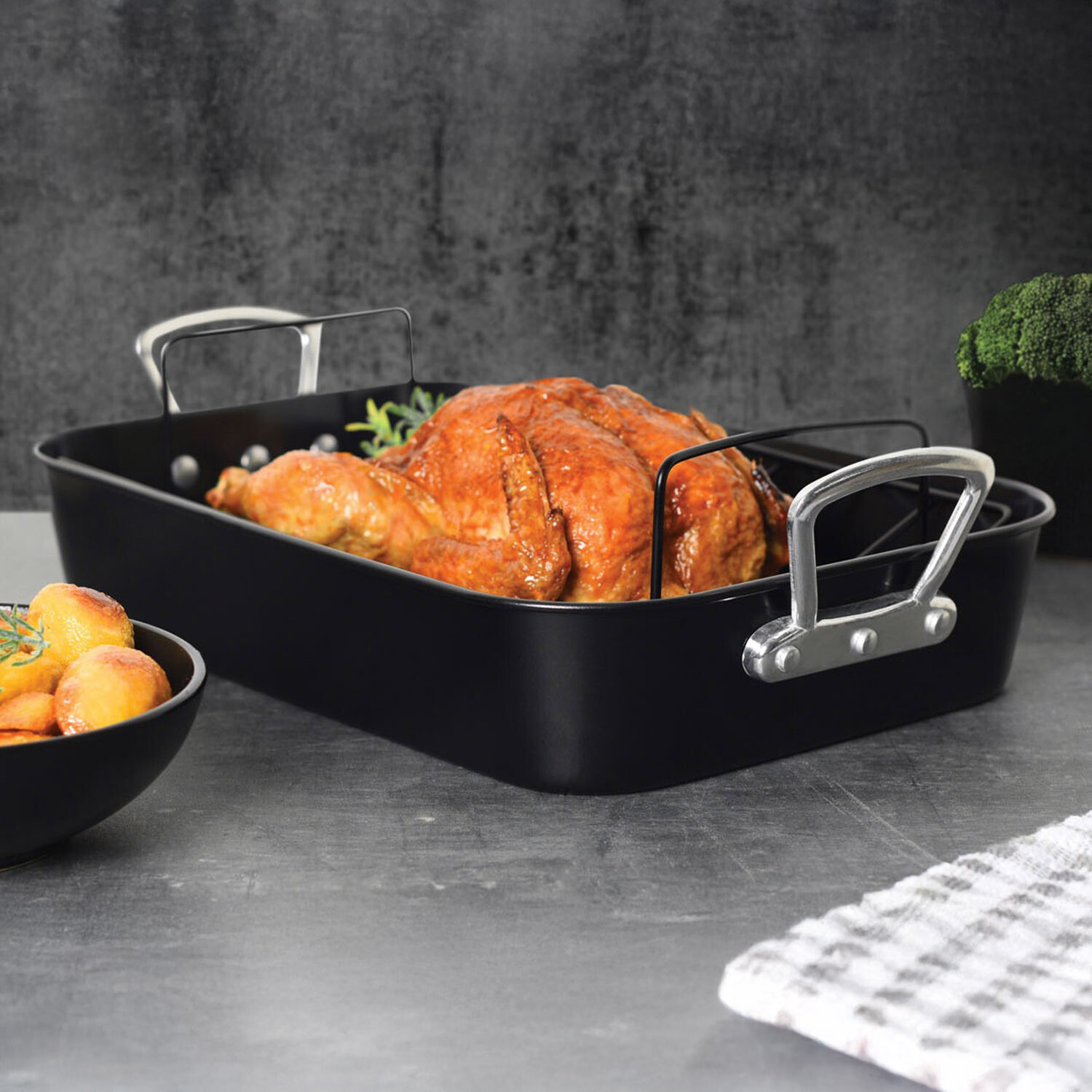 Image of Premium 15" Roaster - Black