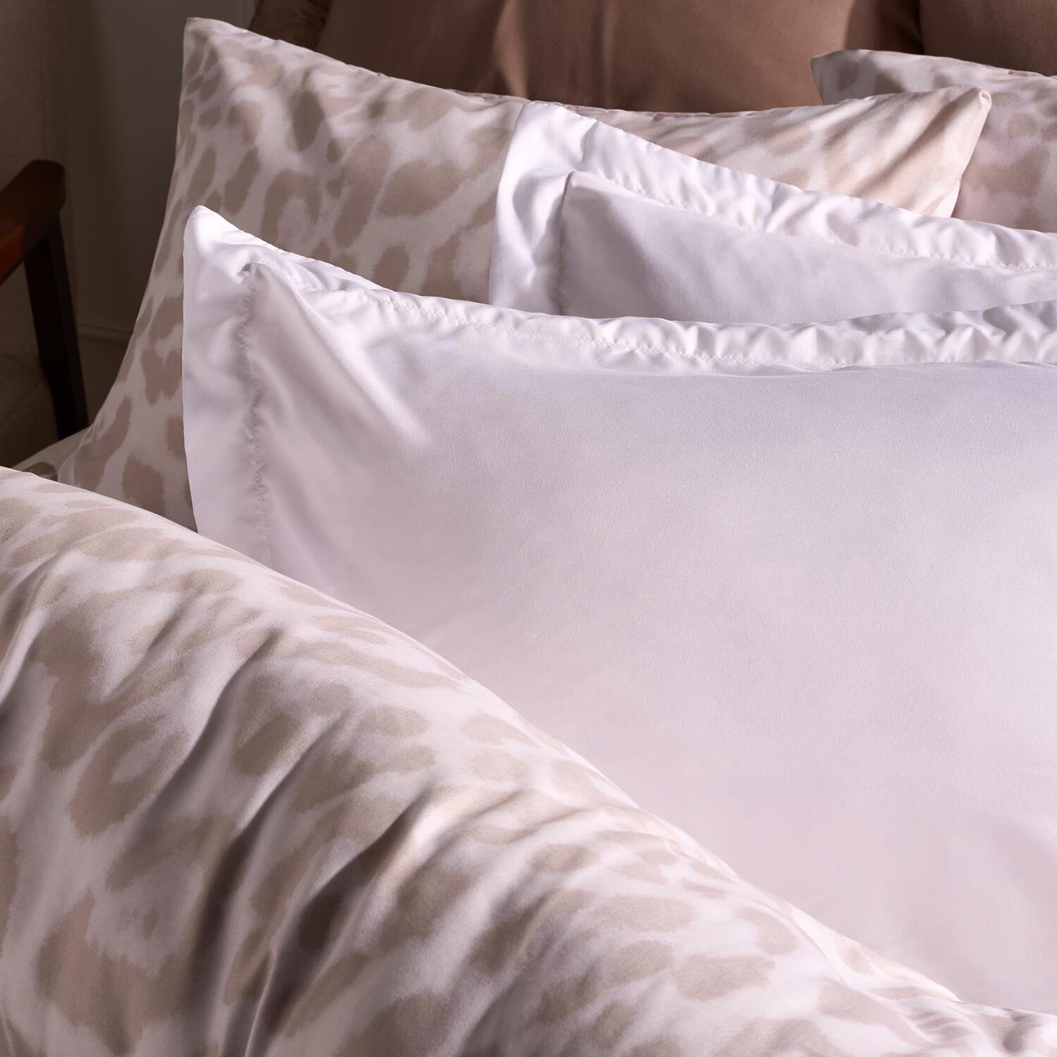 OHS 2 x Plain Dyed Oxford Pillowcases Soft Microfibre Pillow Cover Set in White | Size: Standard Pillow Case