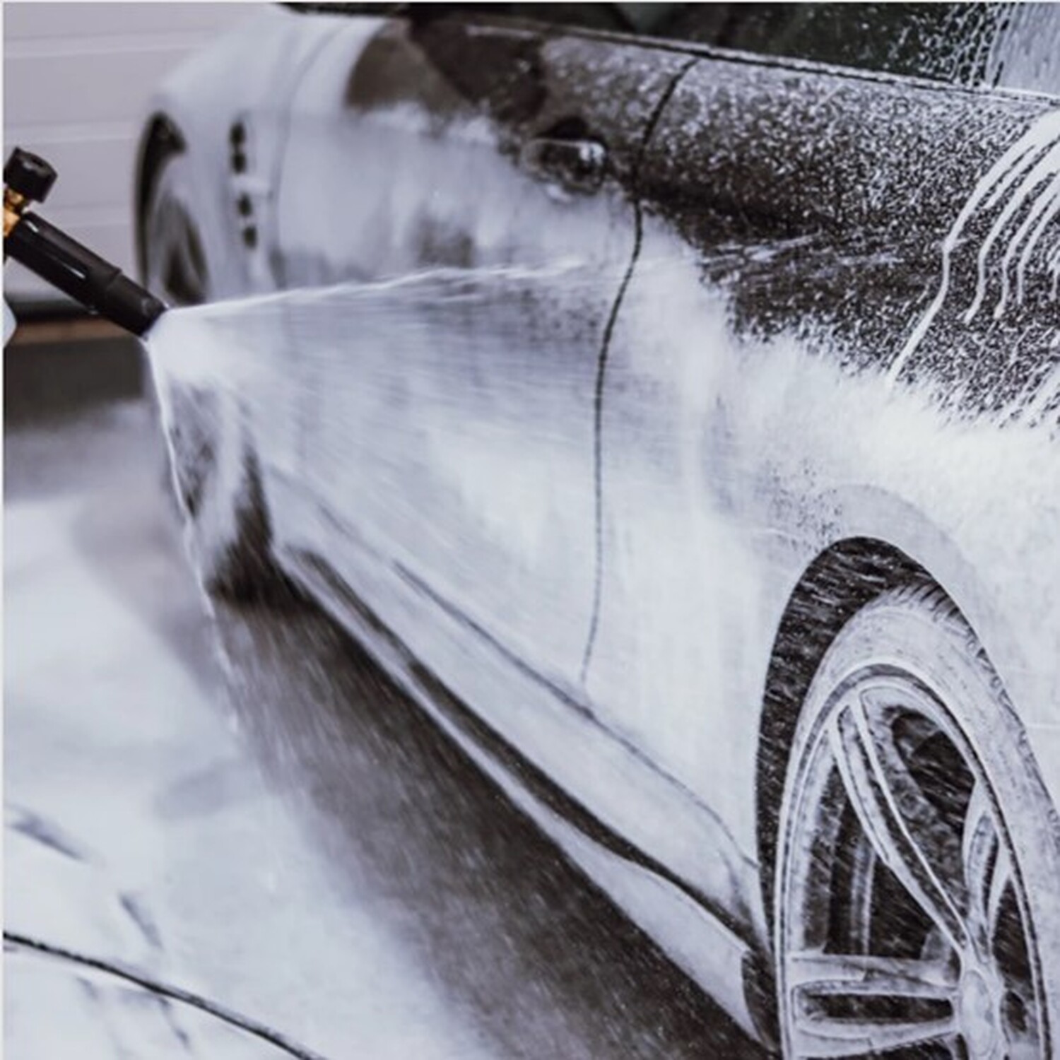Car Snow Foam Lance and 1L Arctic Storm Dense Snow Foam