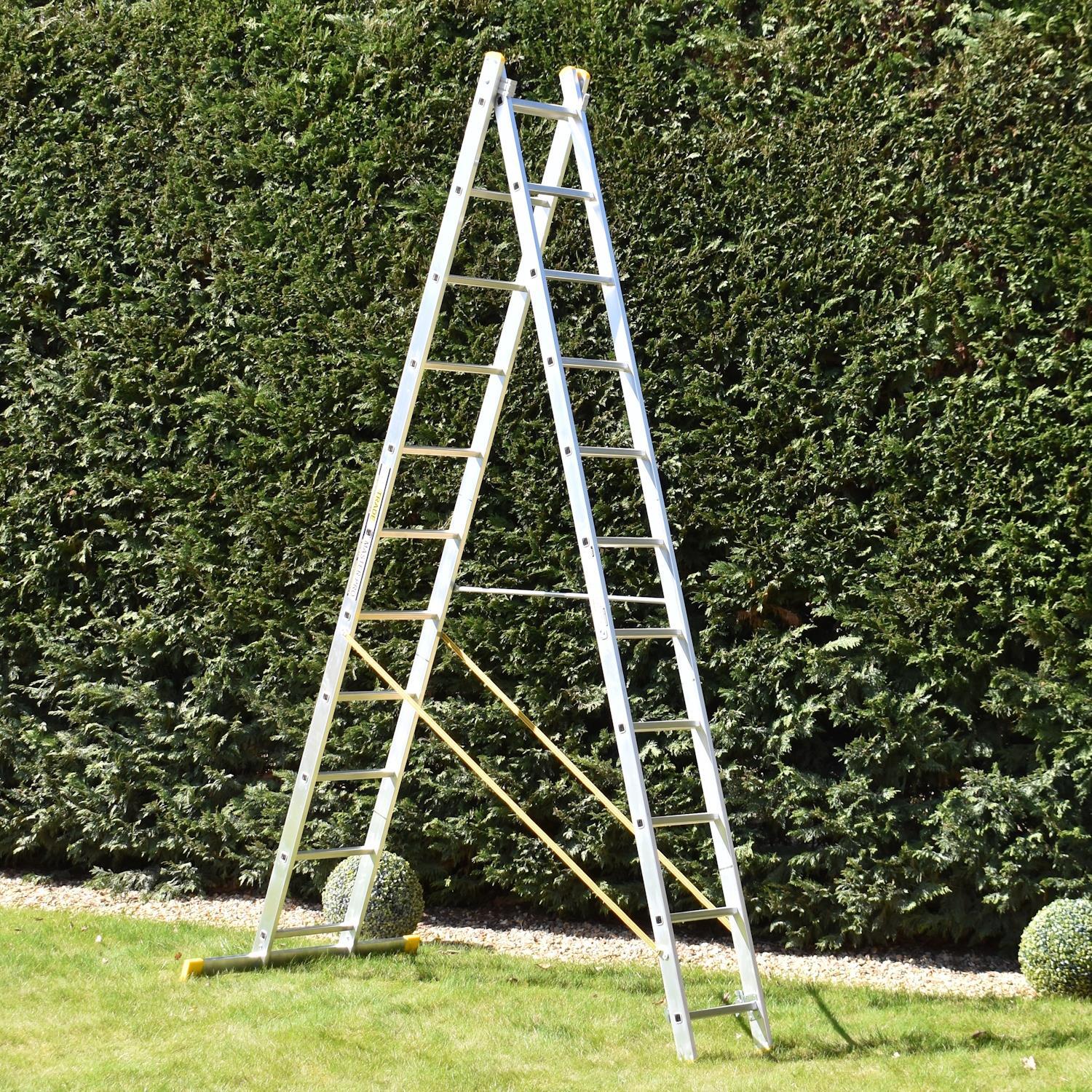 B&Q - 11-Rung 2 Section Combination Ladder - Image 2