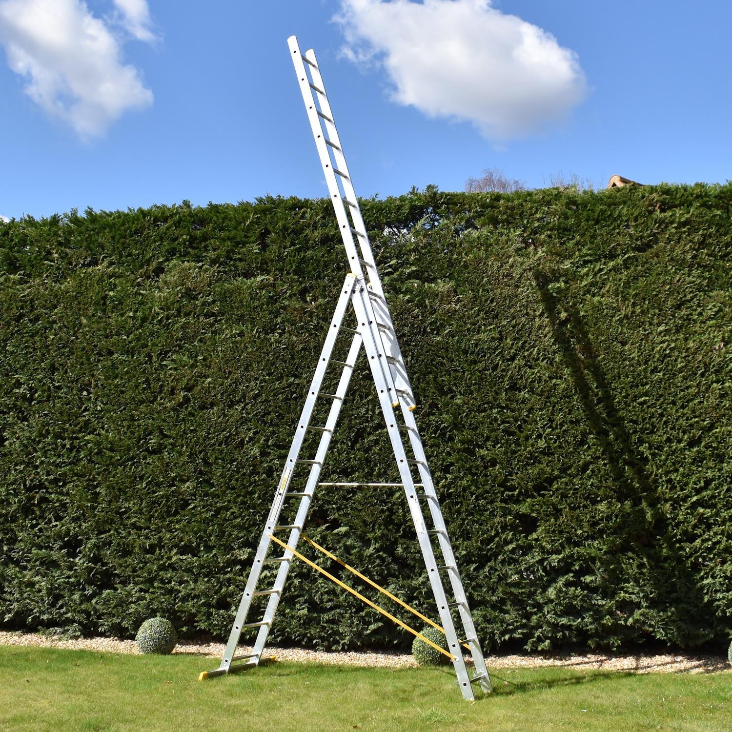 B&Q - 12-Rung 3 Section Combination Ladder - Image 2