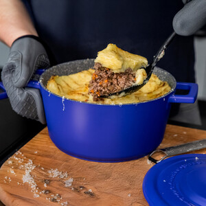 MasterClass 5L Cast Aluminium Casserole Dish with Lid, Electric Blue, 28cm