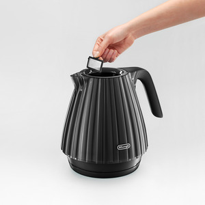 DeLonghi 1.7L Ballerina Kettle