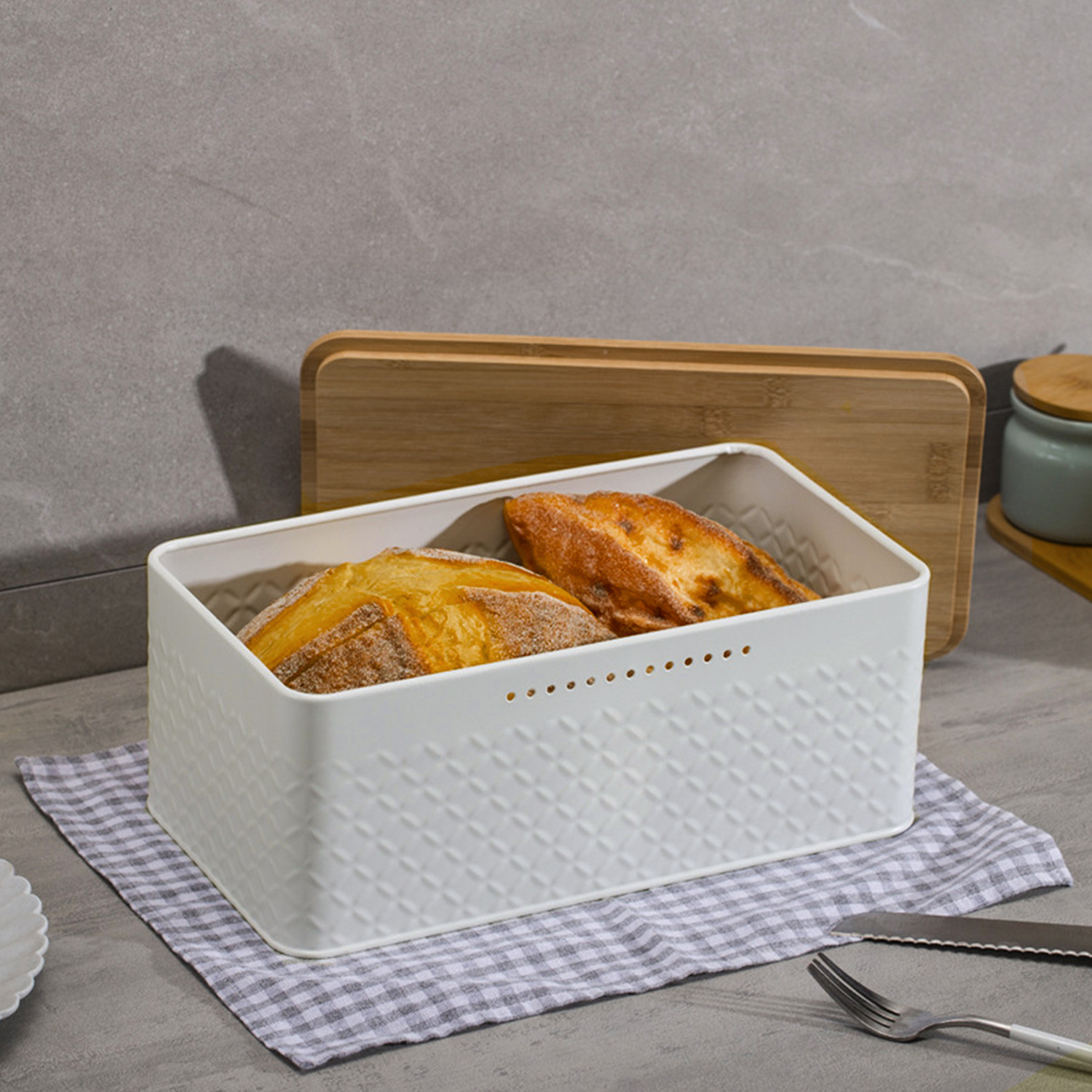 Livingandhome Metal Bread Bin with Bamboo Lid - White