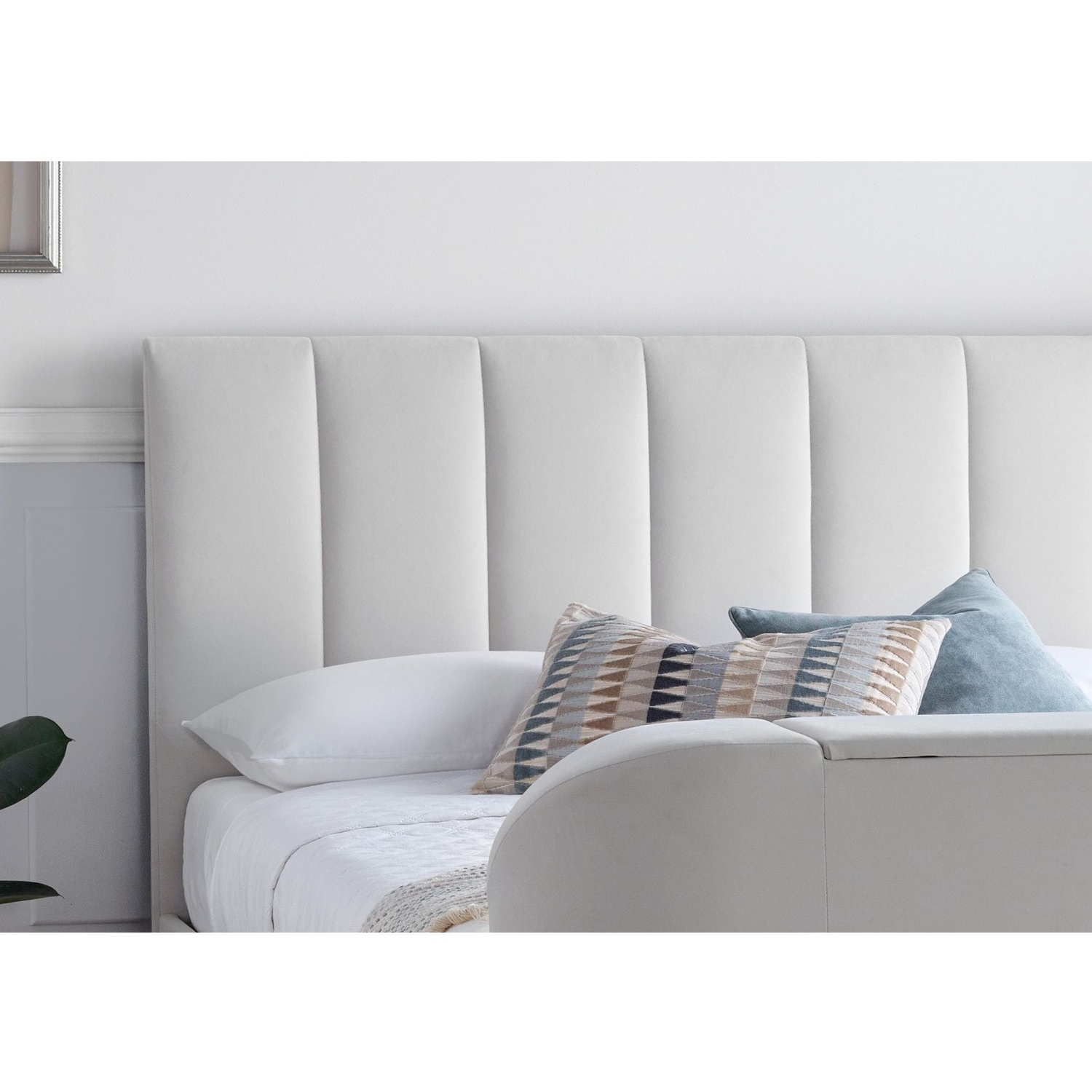 Time4sleep Natural Velvet Upholstered Tv Bed Frame - King - Cream