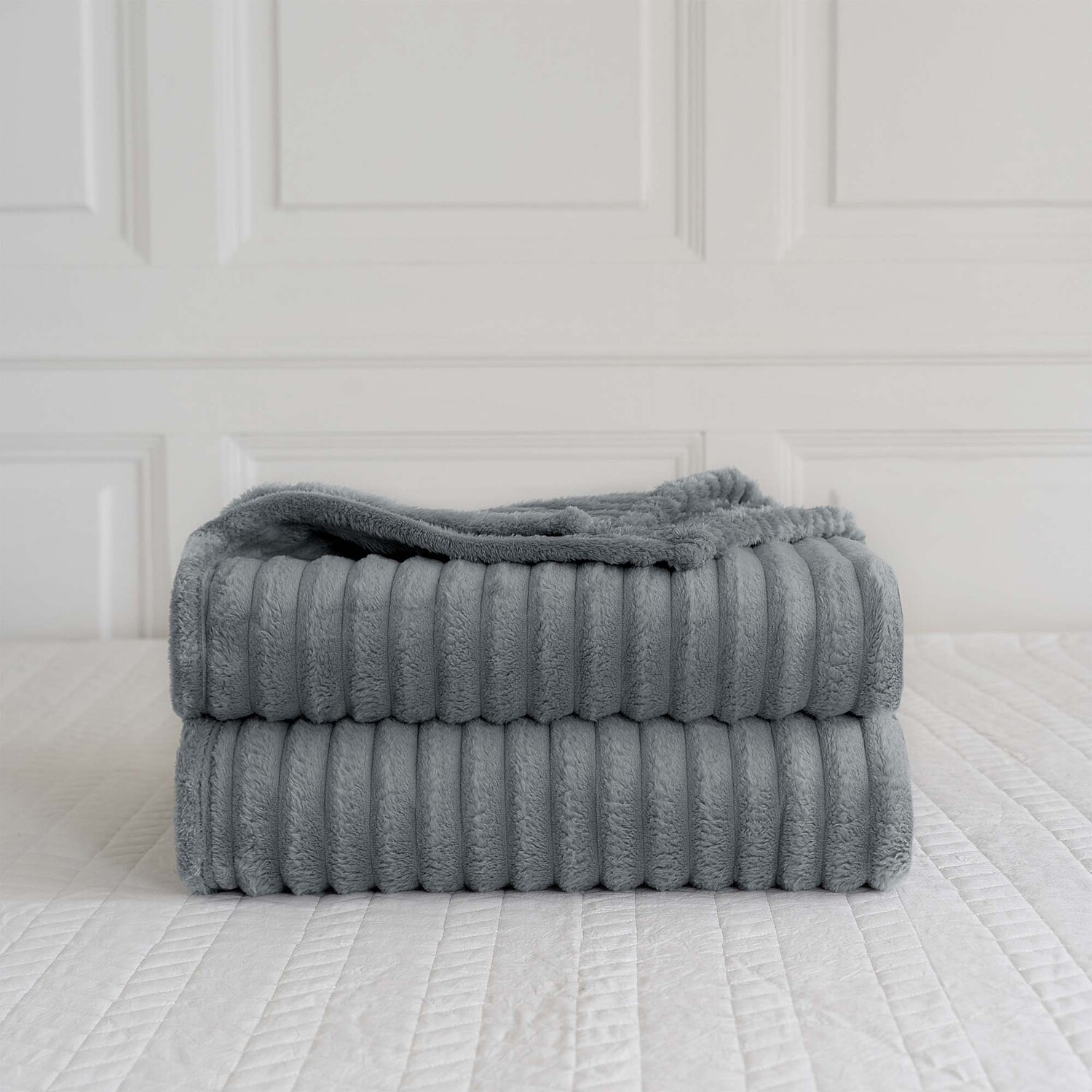 Snug Soft Chunky Ribbed Cord Plush Throw Blanket - Silver / 100x150
