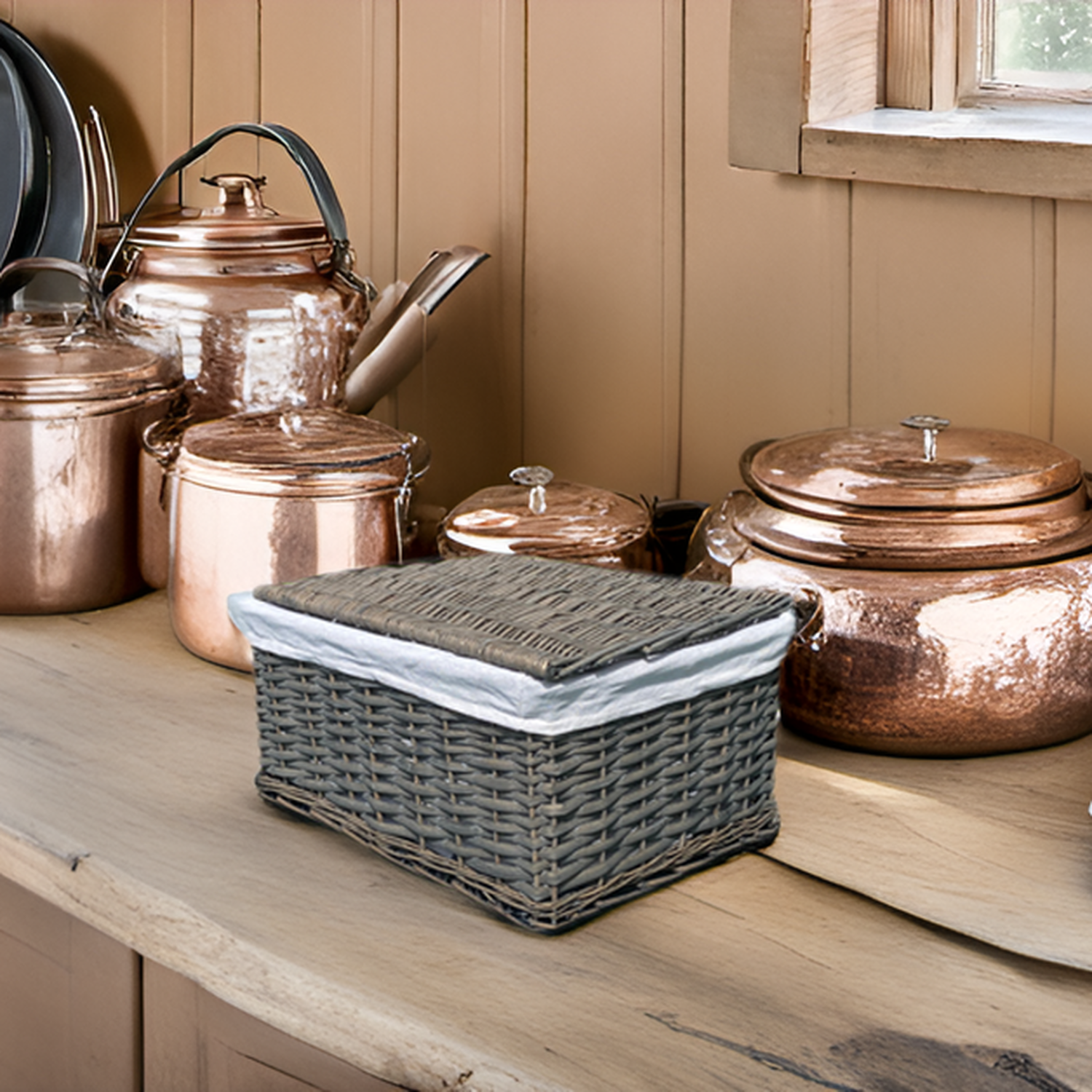 Image of Lidded Wicker Storage Basket With Lining&hellip;