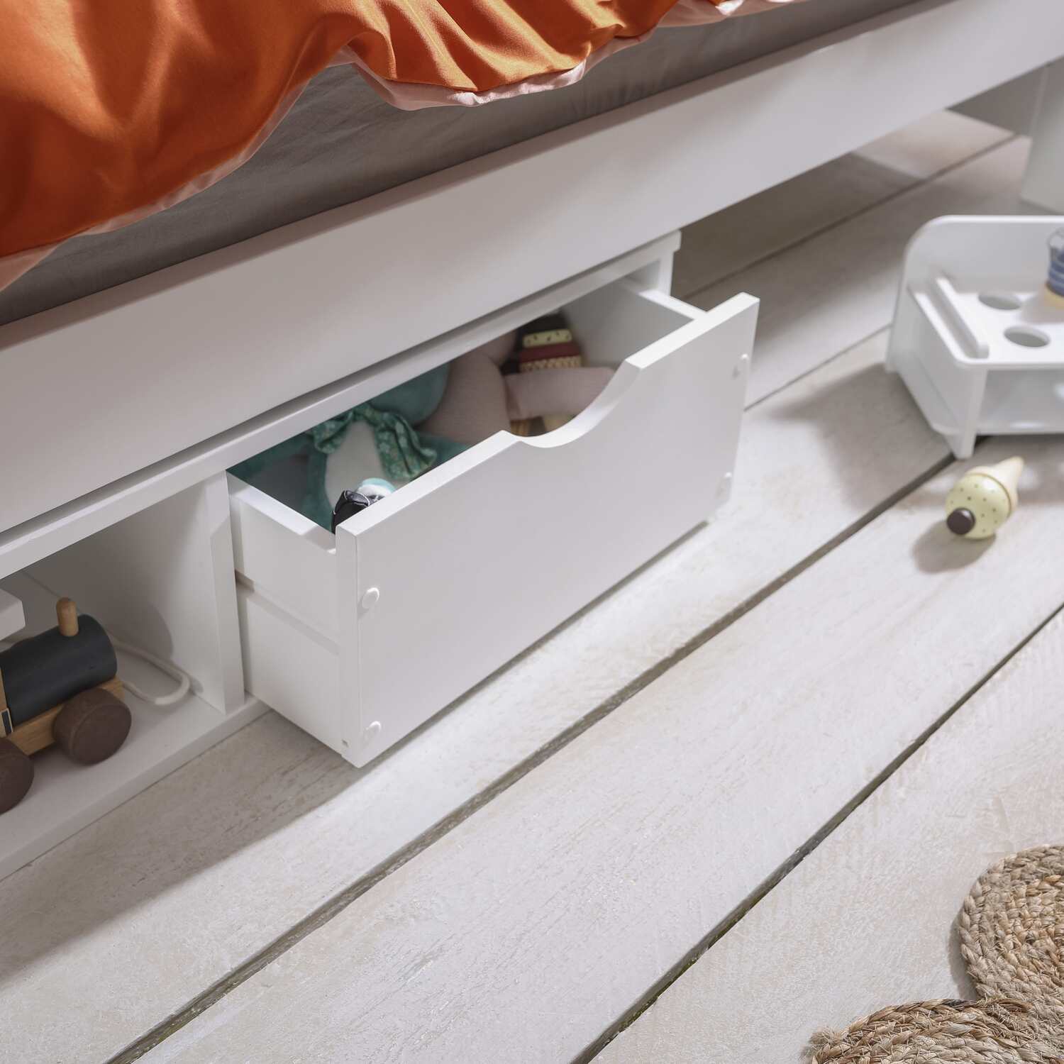 Hove Day Bed With Pull Out Storage Drawers - White
