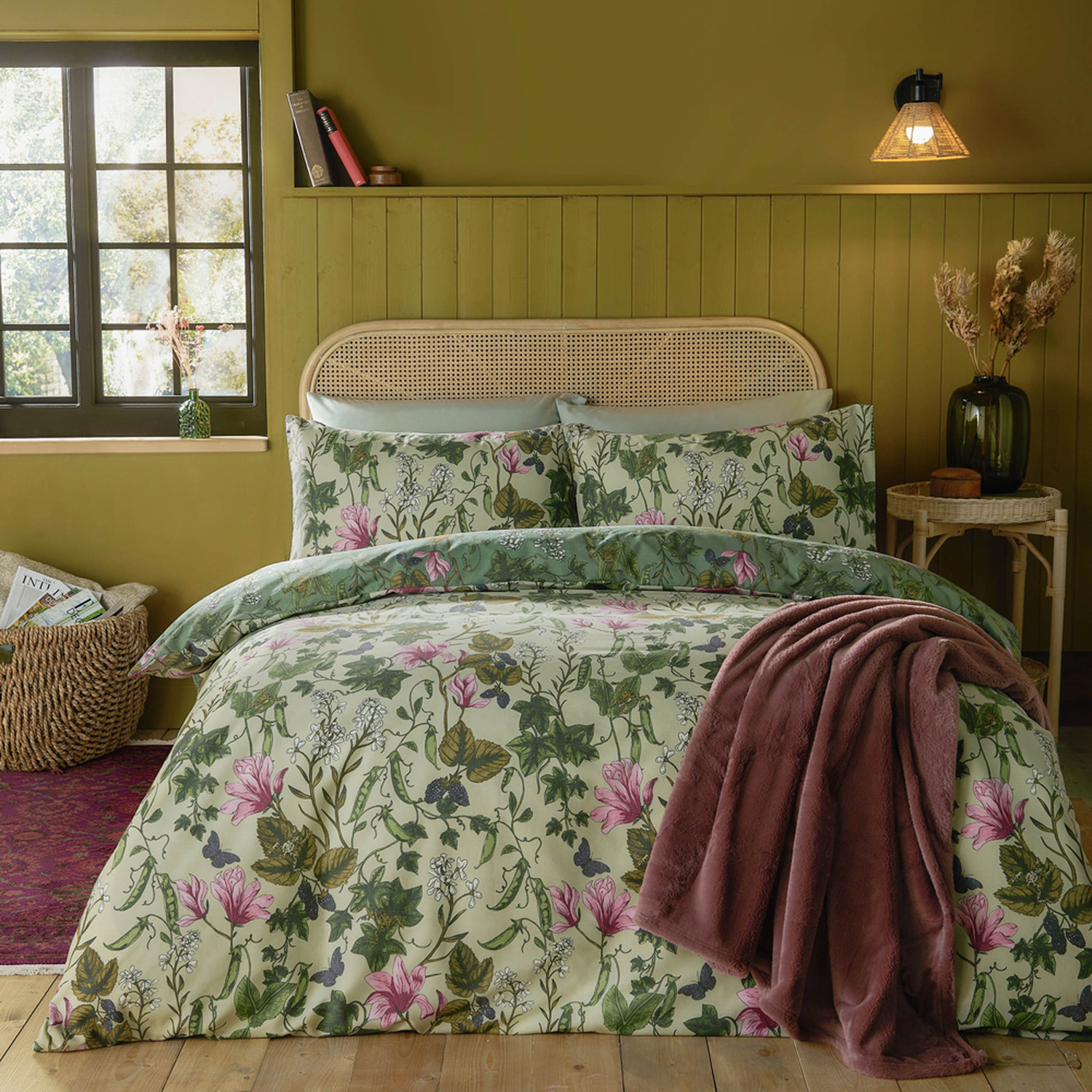 Mystic Berry Floral Reversible Duvet Cover Set - Green Single