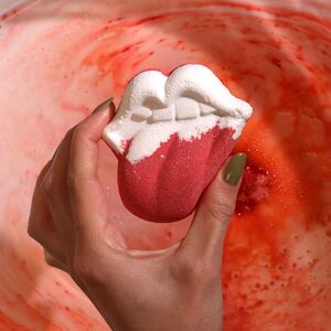 Fruity Lips Shaped Bath Bombs 60g Delight