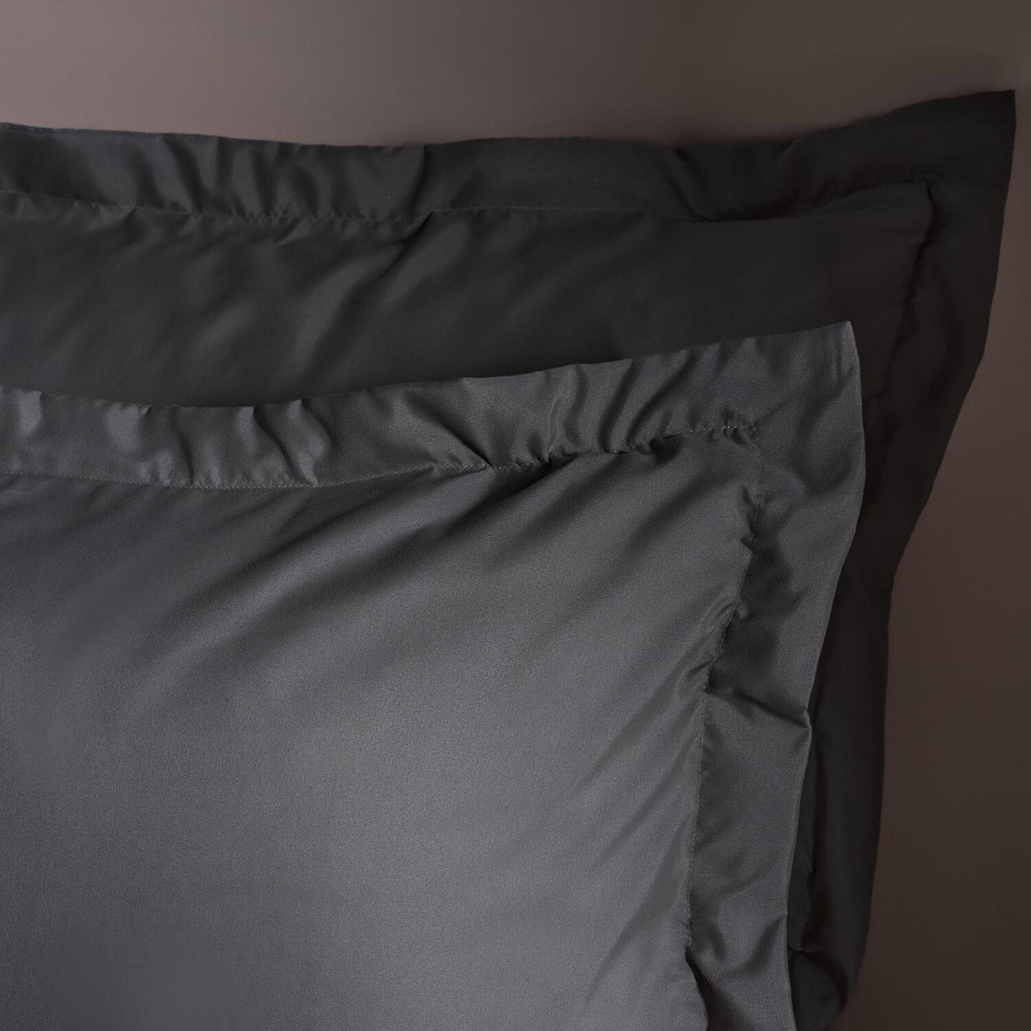 OHS 2 x Plain Dyed Oxford Pillowcases Soft Microfibre Pillow Cover Set in Charcoal | Size: Standard Pillow Case