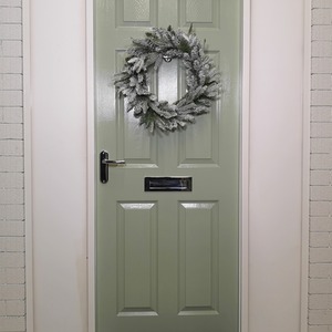 Snow Flocked Wreath 84 Mixed PE and PVC Tips
