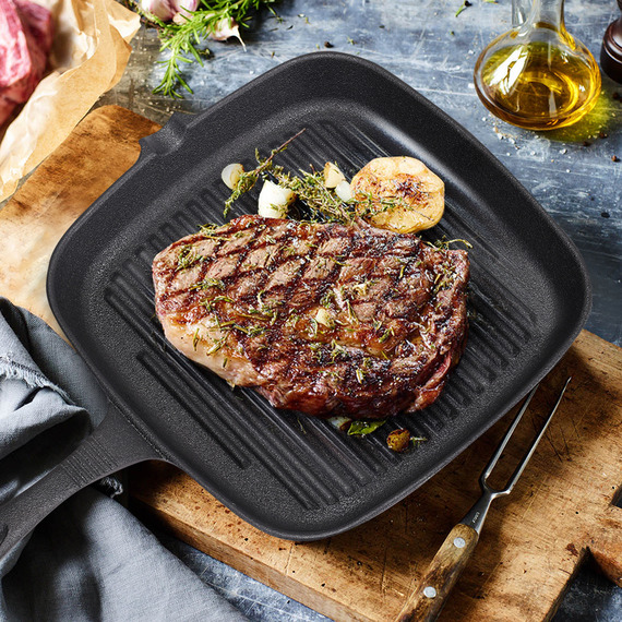 Cast Iron Frying Pan with Handle and Oil Spout