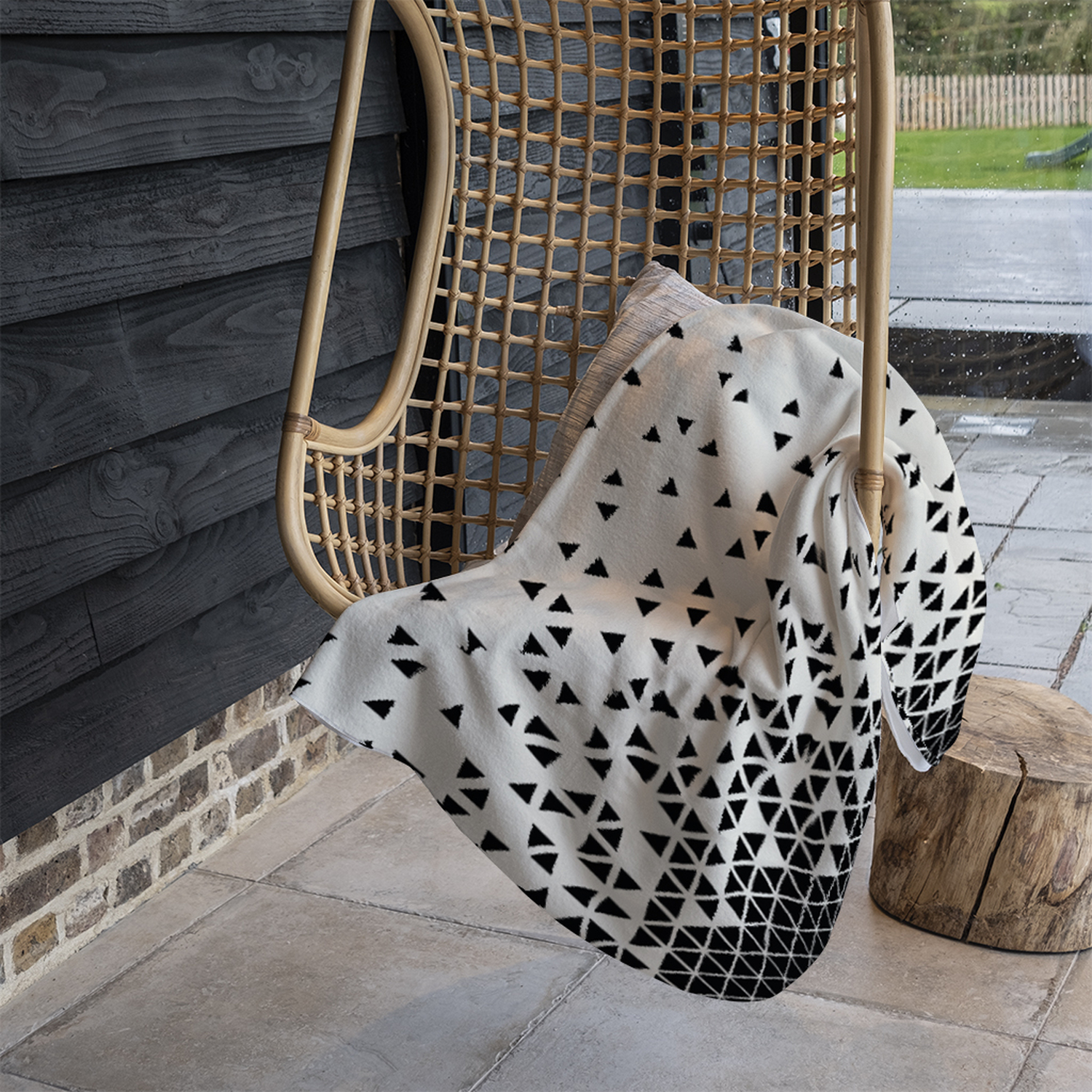 Geometric Triangles Blanket - Black