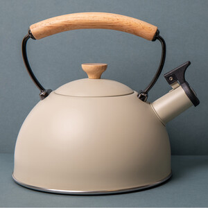 La Cafetire Latte Whistling Kettle with Wooden Handle, 1.6L