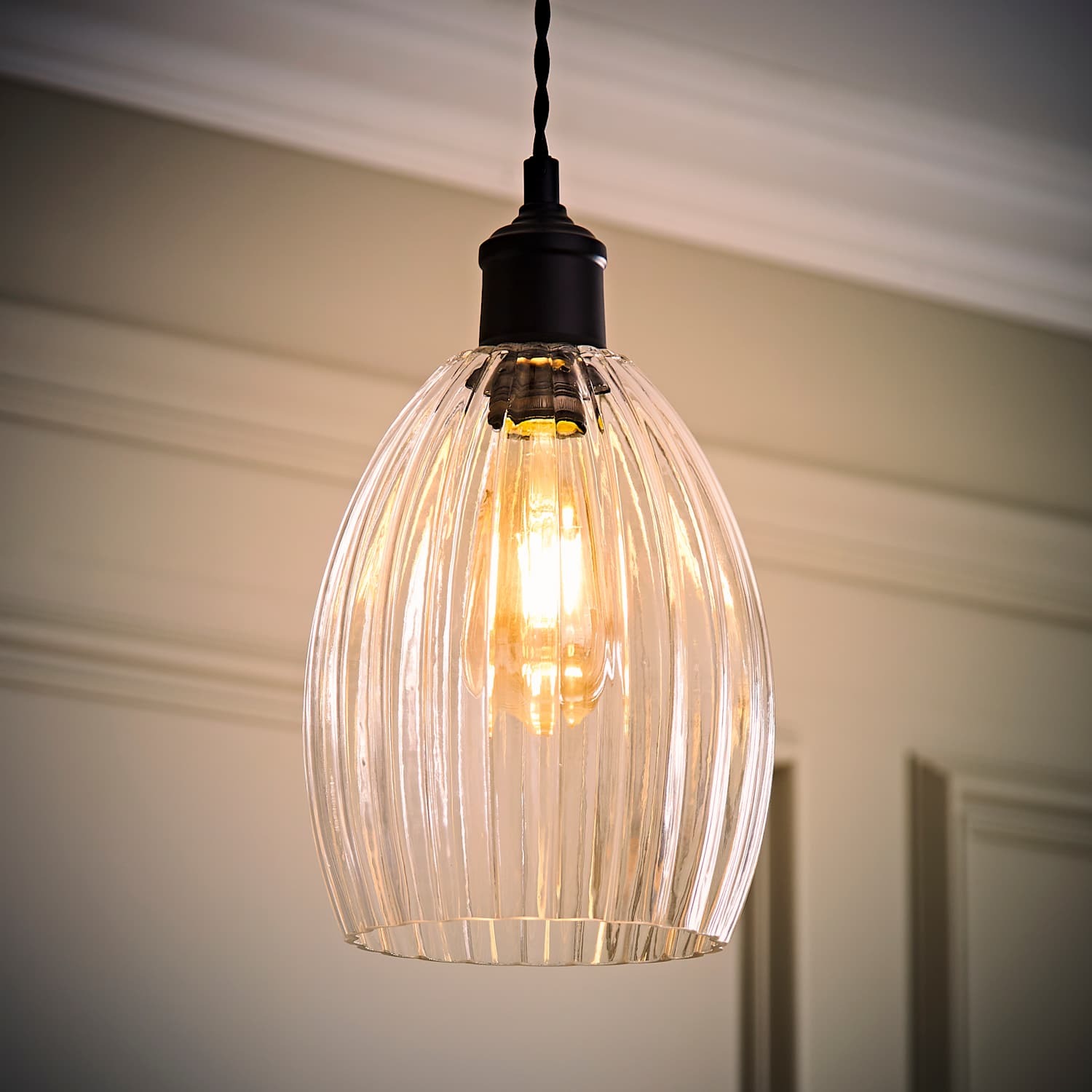 ValueLights Cheltenham Clear Ribbed Glass Dome Easy Fit Lamp Shade - Image 3