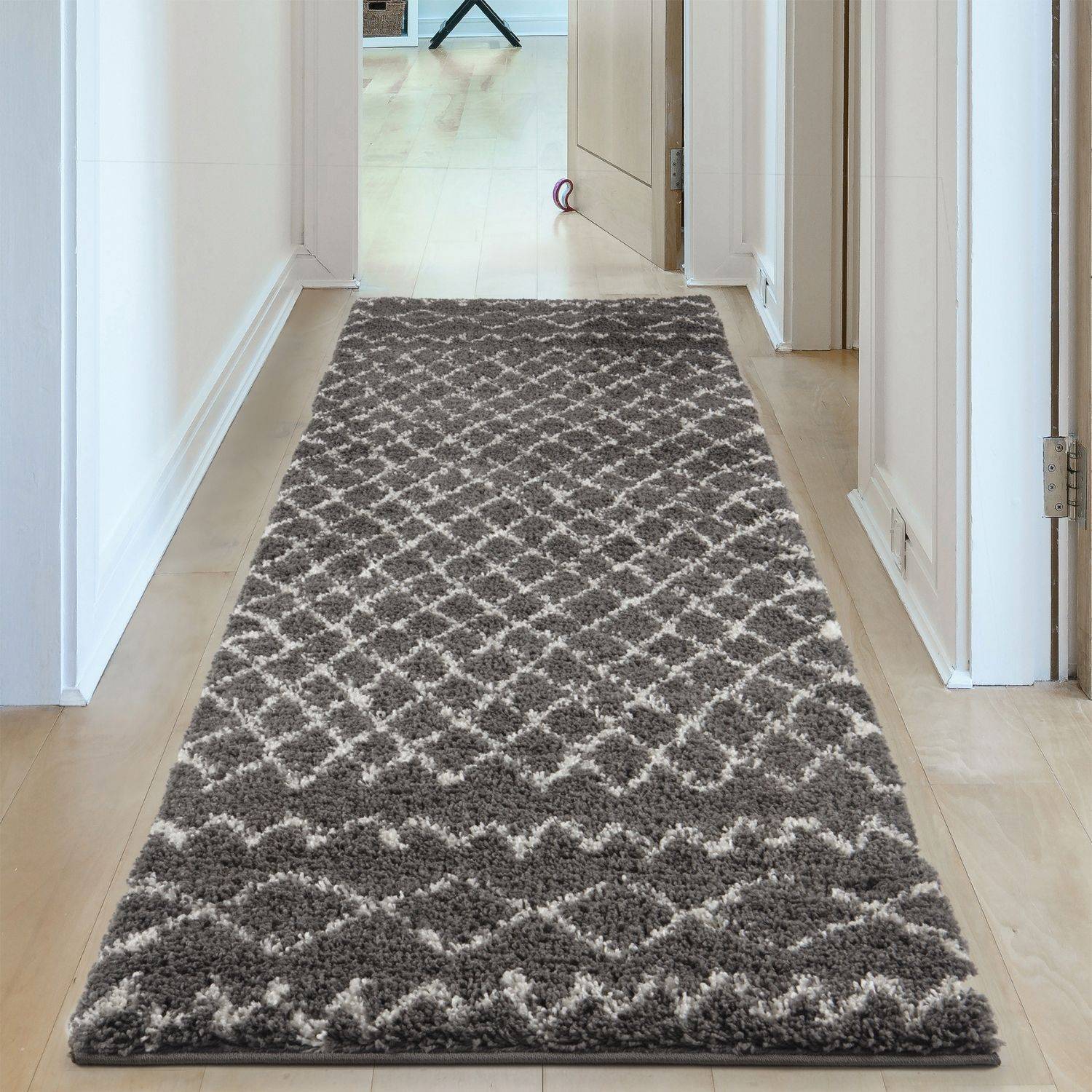 The Rugs Dark/Grey Moroccan Shaggy Rug | 940 - 80X300 Cm - Image 3