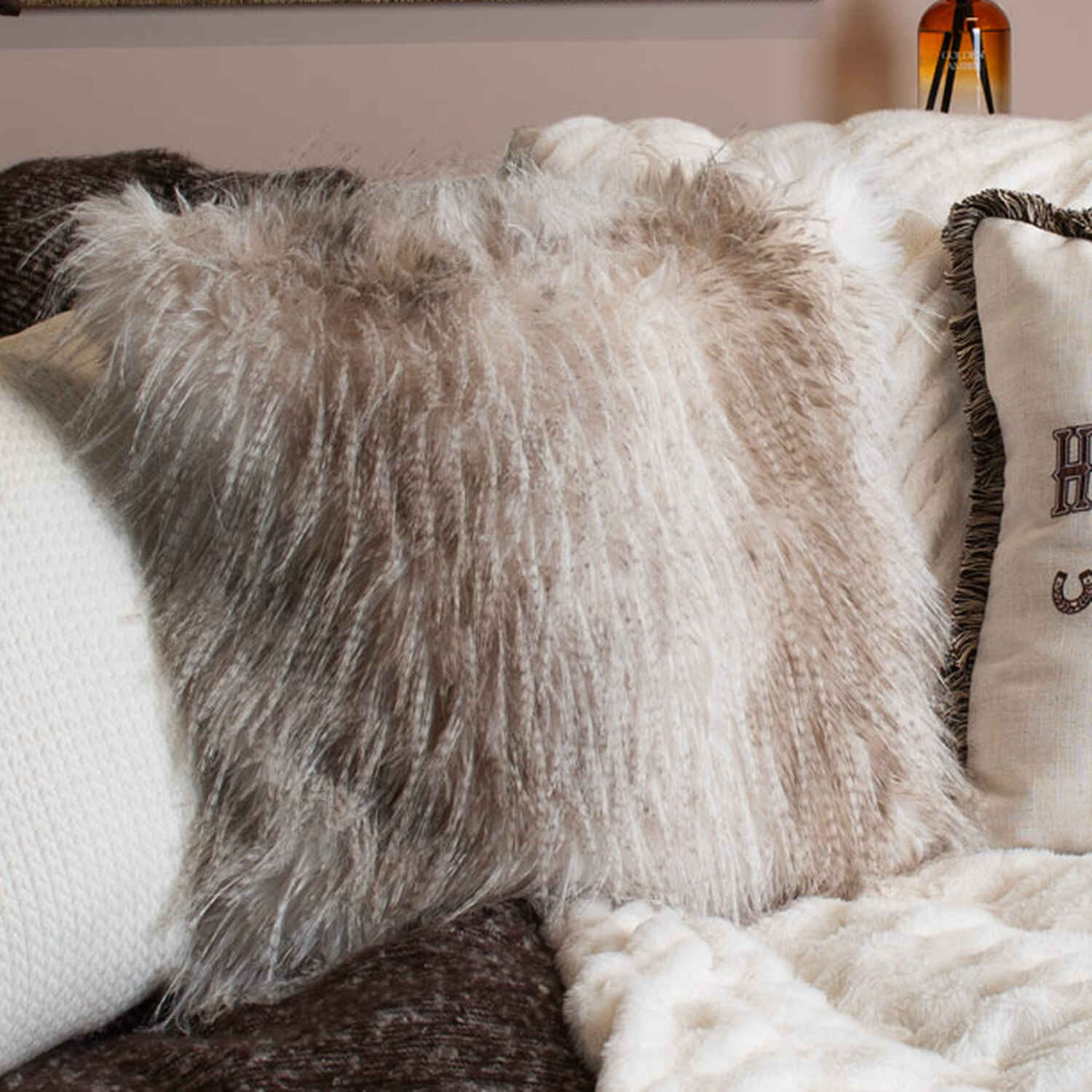 Ostrich Faux Fur Cushion Divante - Image 2