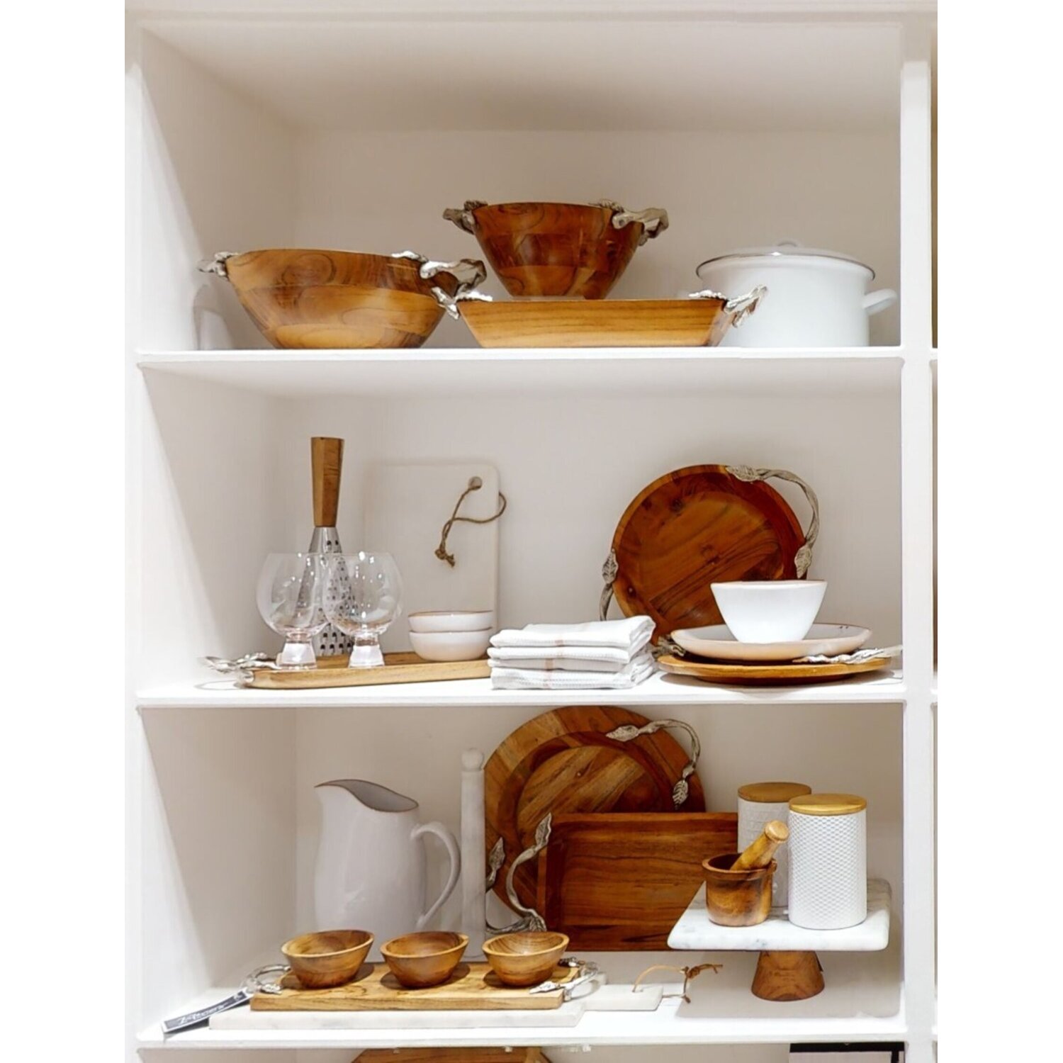Image of Vine Large Acacaia Wood Round Tray&hellip;