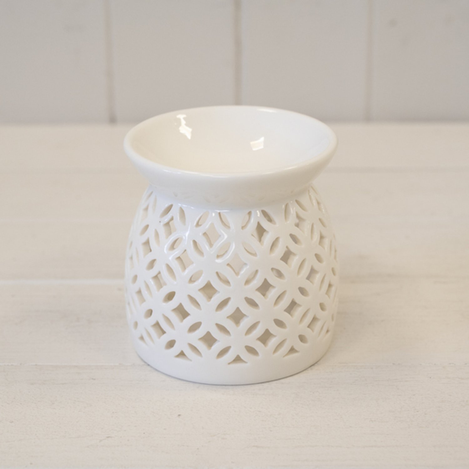Kdmd Unisex White Medium Ceramic Glazed Oil Burner With Cut Out Detail - Image 2
