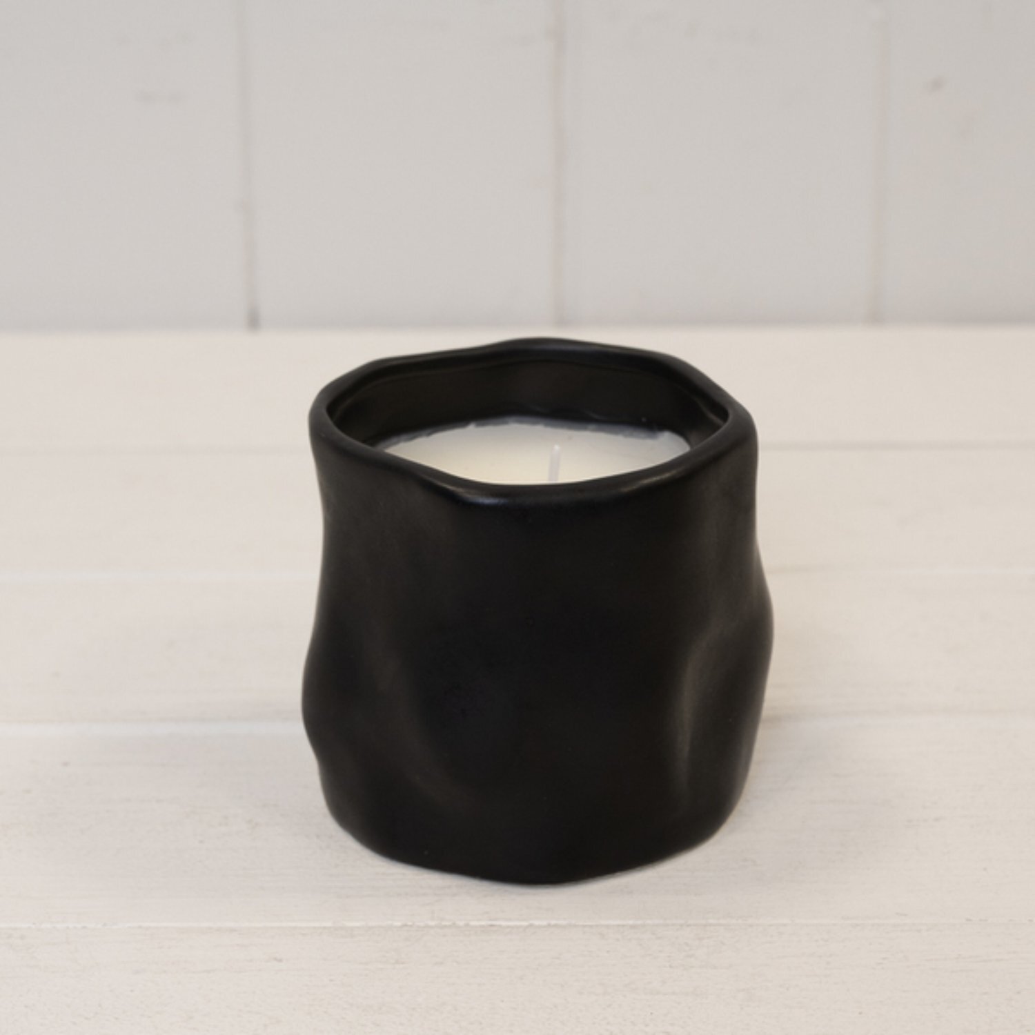 Kdmd Unisex Black Timeless Sculpted Candle - Image 2