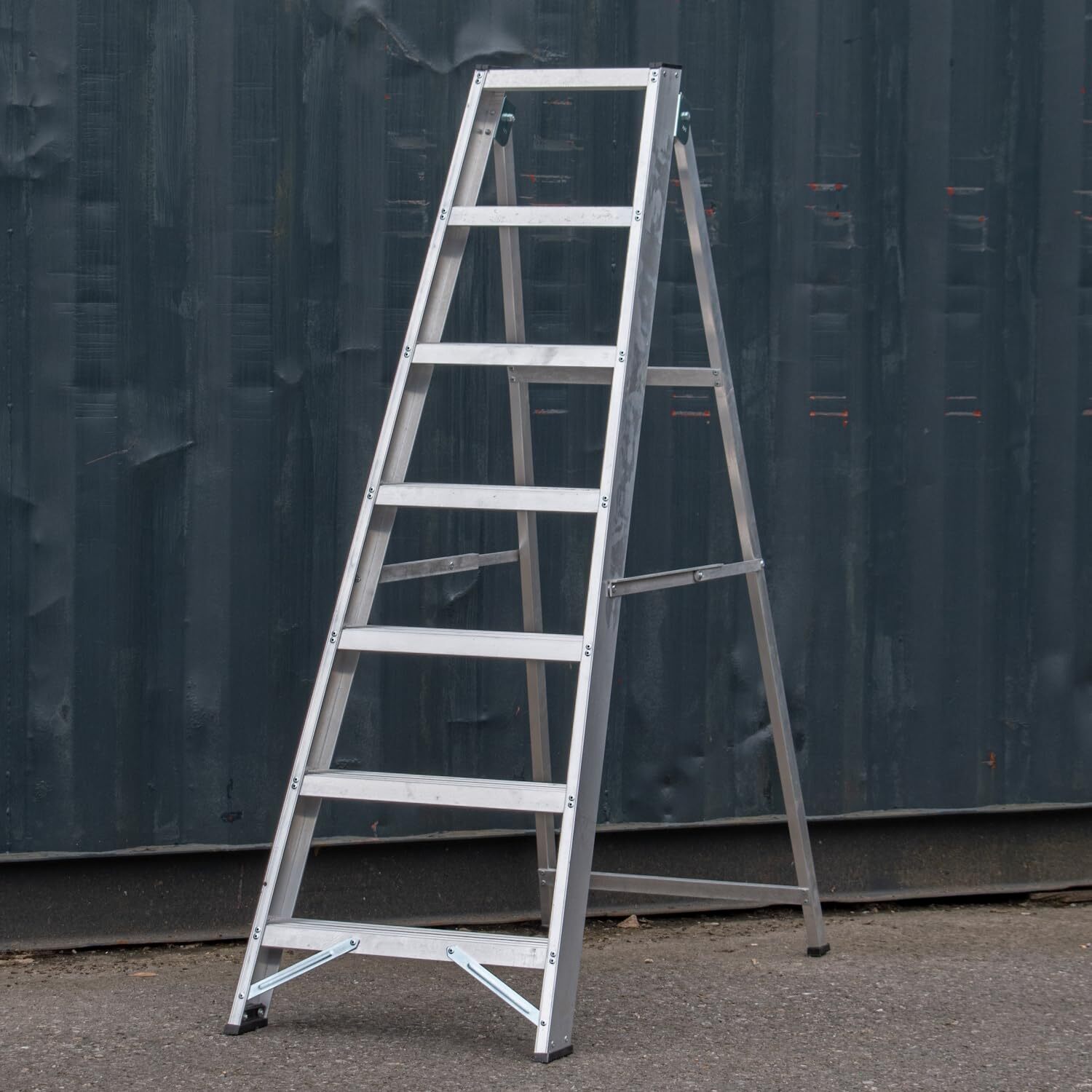 BPS® Industrial Swingback Step Ladder/Ladders | 150kg Load Capacity | Aluminium | Heavy Duty | EN131 Pro Certified | 1.80m Height | 7 Steps - Image 2