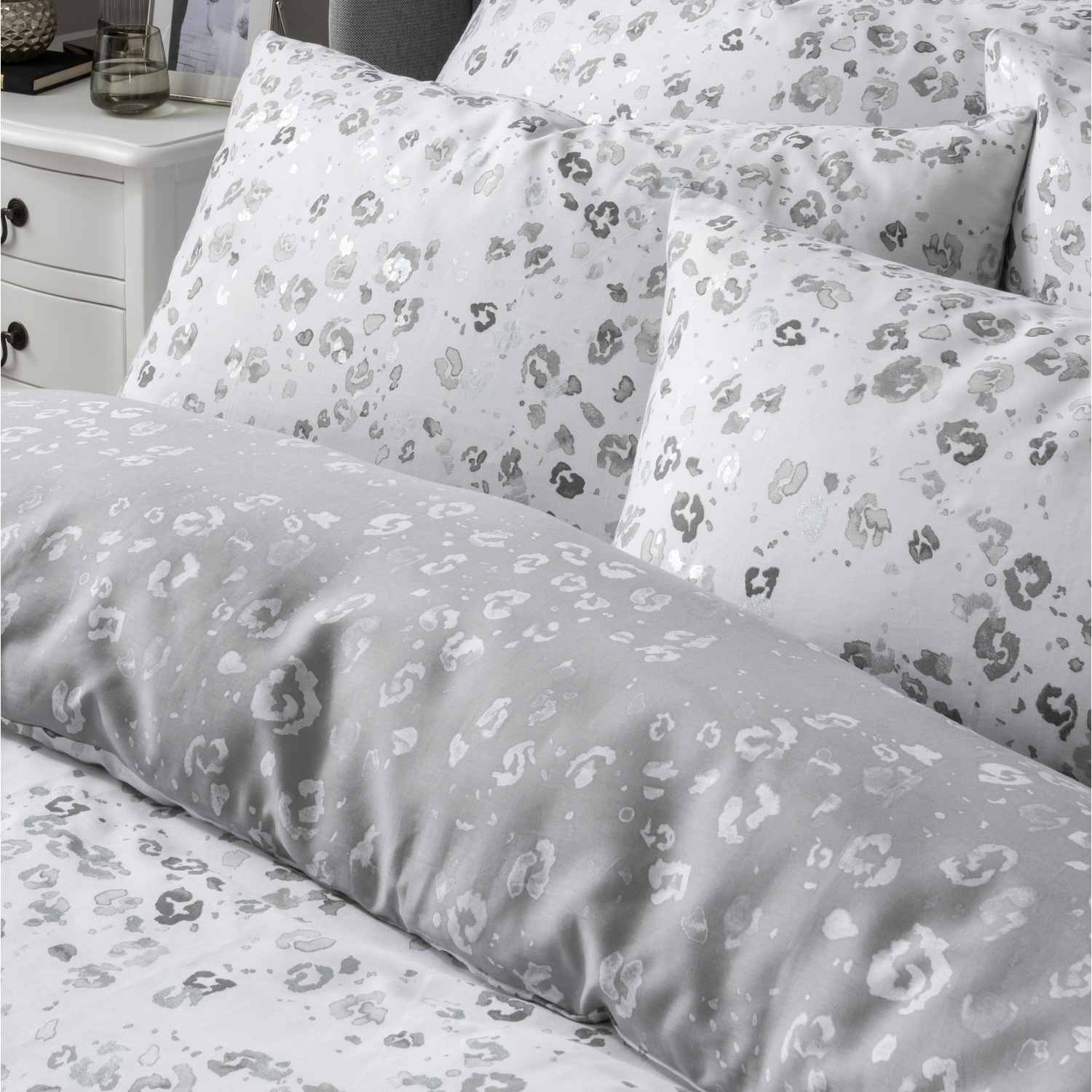 Delilah Silver Animal Print Reversible Duvet Set - Silver Single