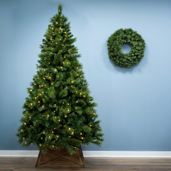 The Pre-lit Majestic Dew Pine Tree with Hinged Branches
